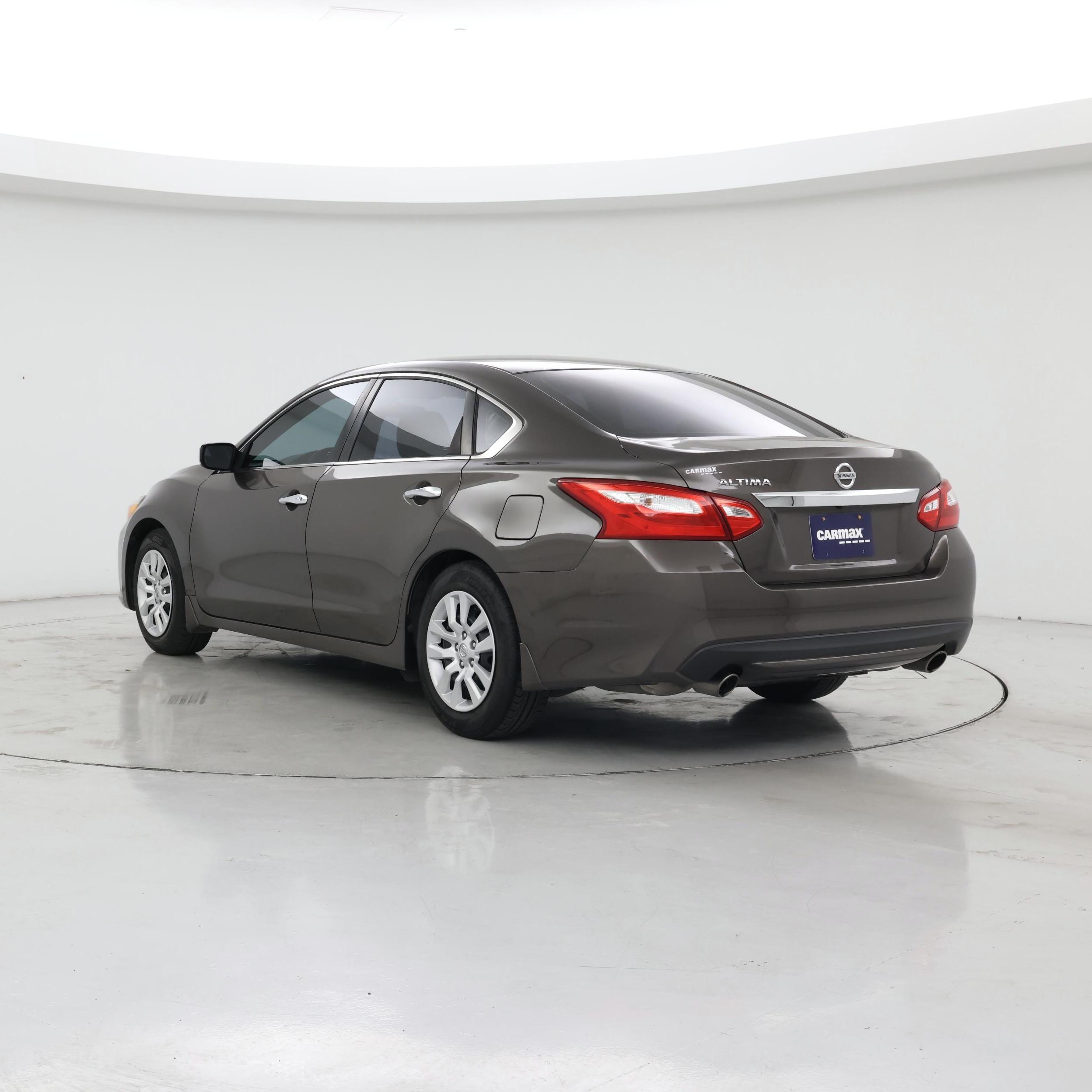 Thumbnail: 2016 Nissan Altima - 2