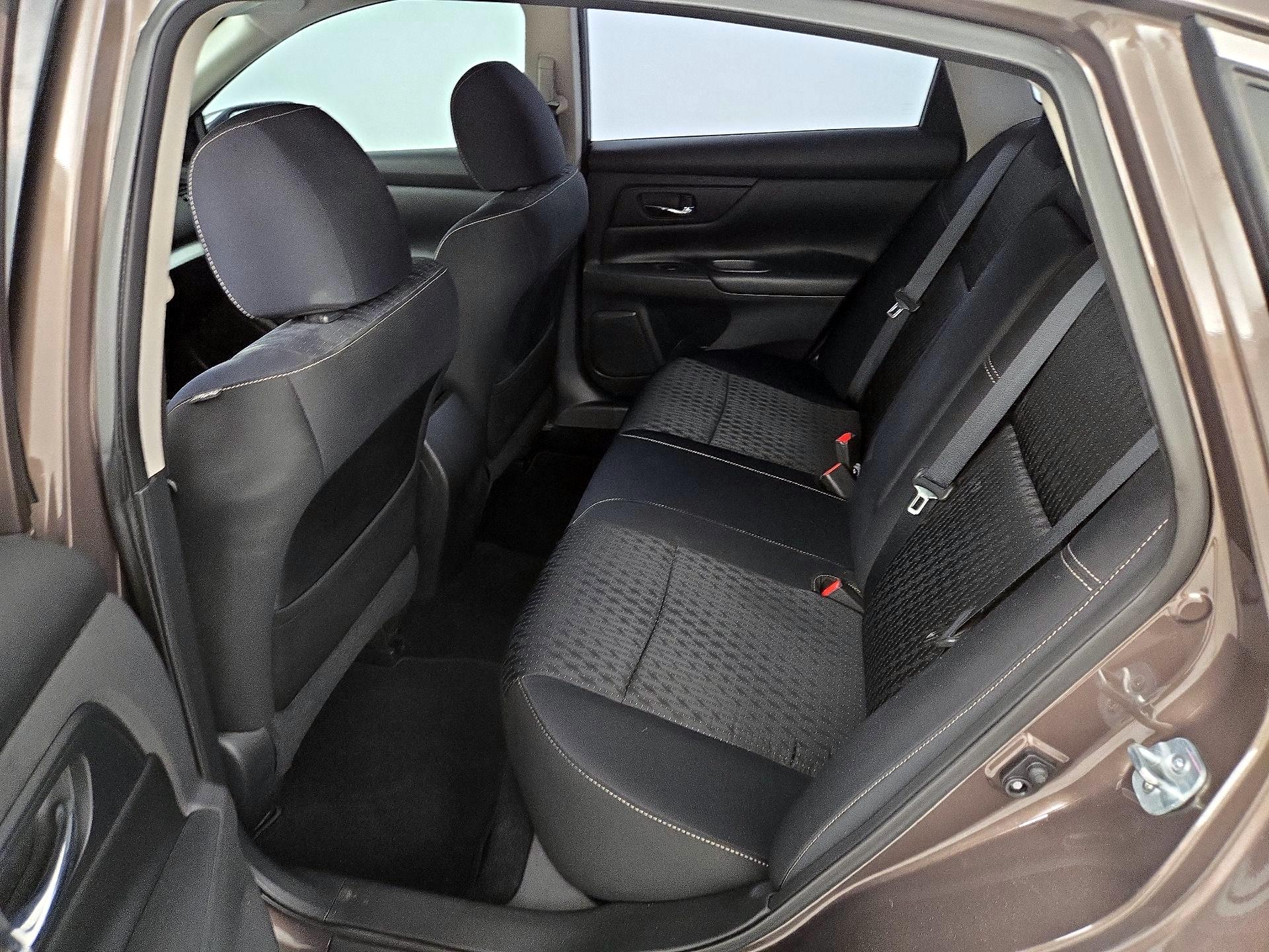 Thumbnail: 2016 Nissan Altima - 19