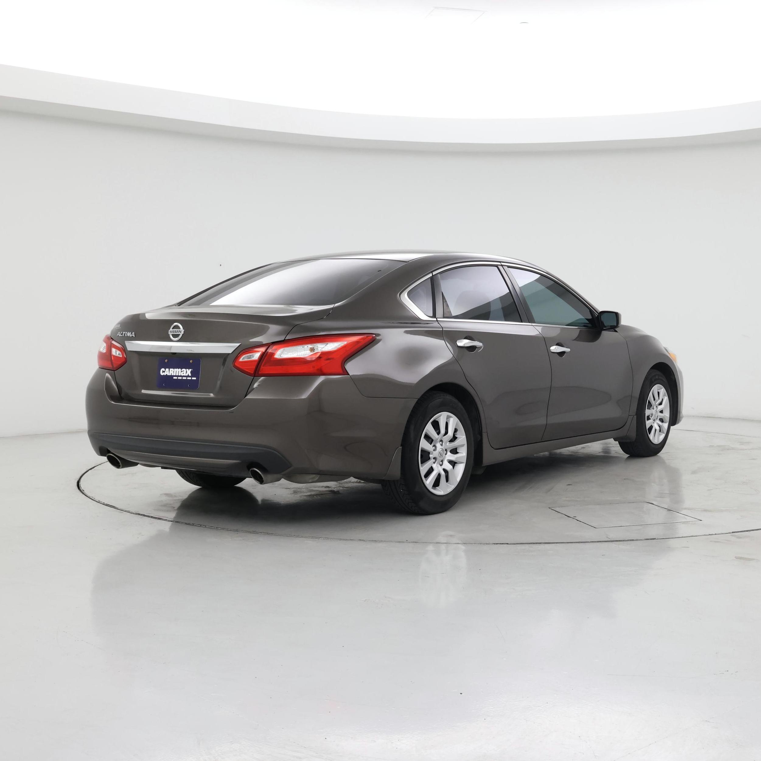 Thumbnail: 2016 Nissan Altima - 8