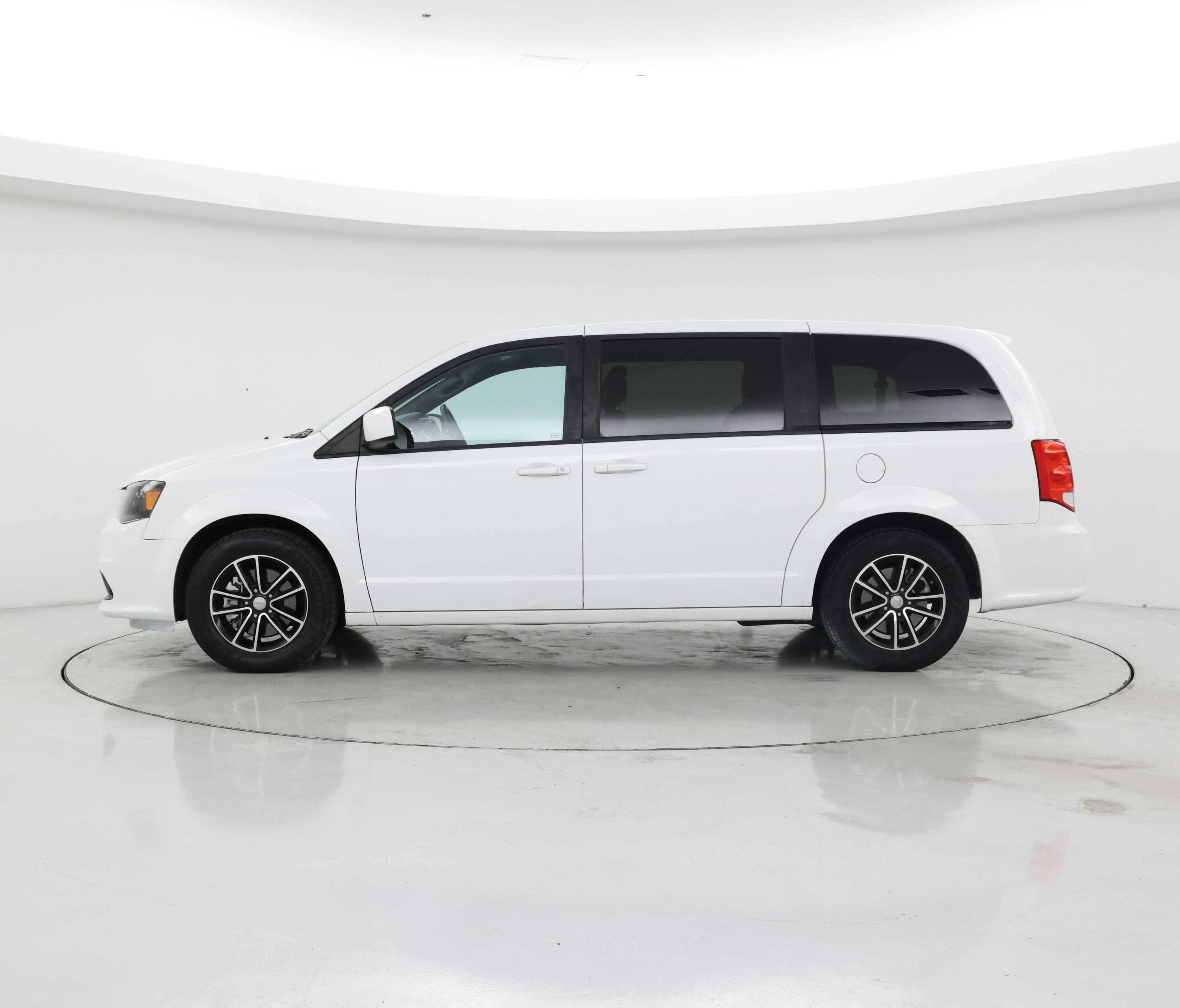 Thumbnail: 2018 Dodge Grand Caravan - 3