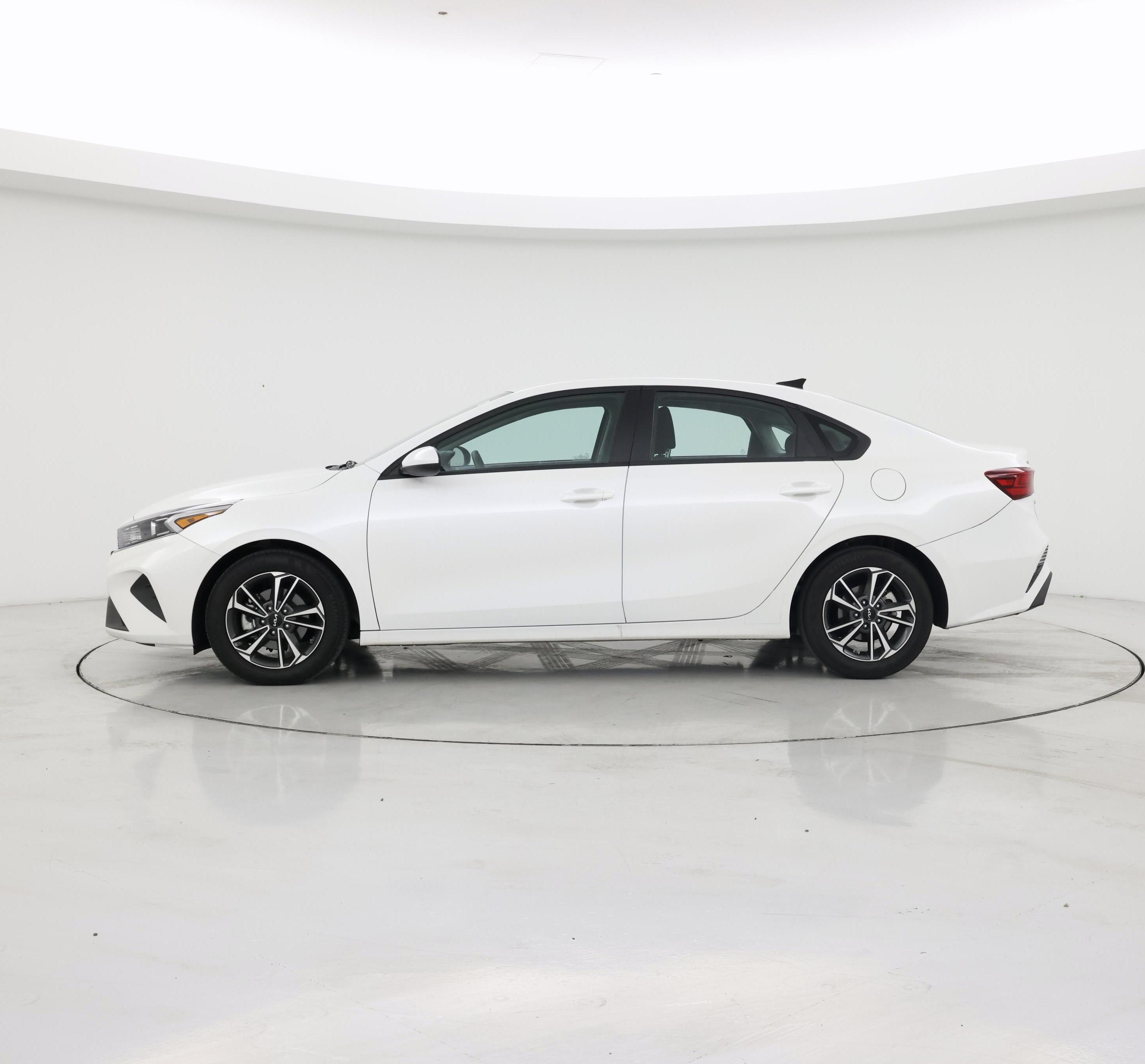 Thumbnail: 2024 Kia Forte - 3