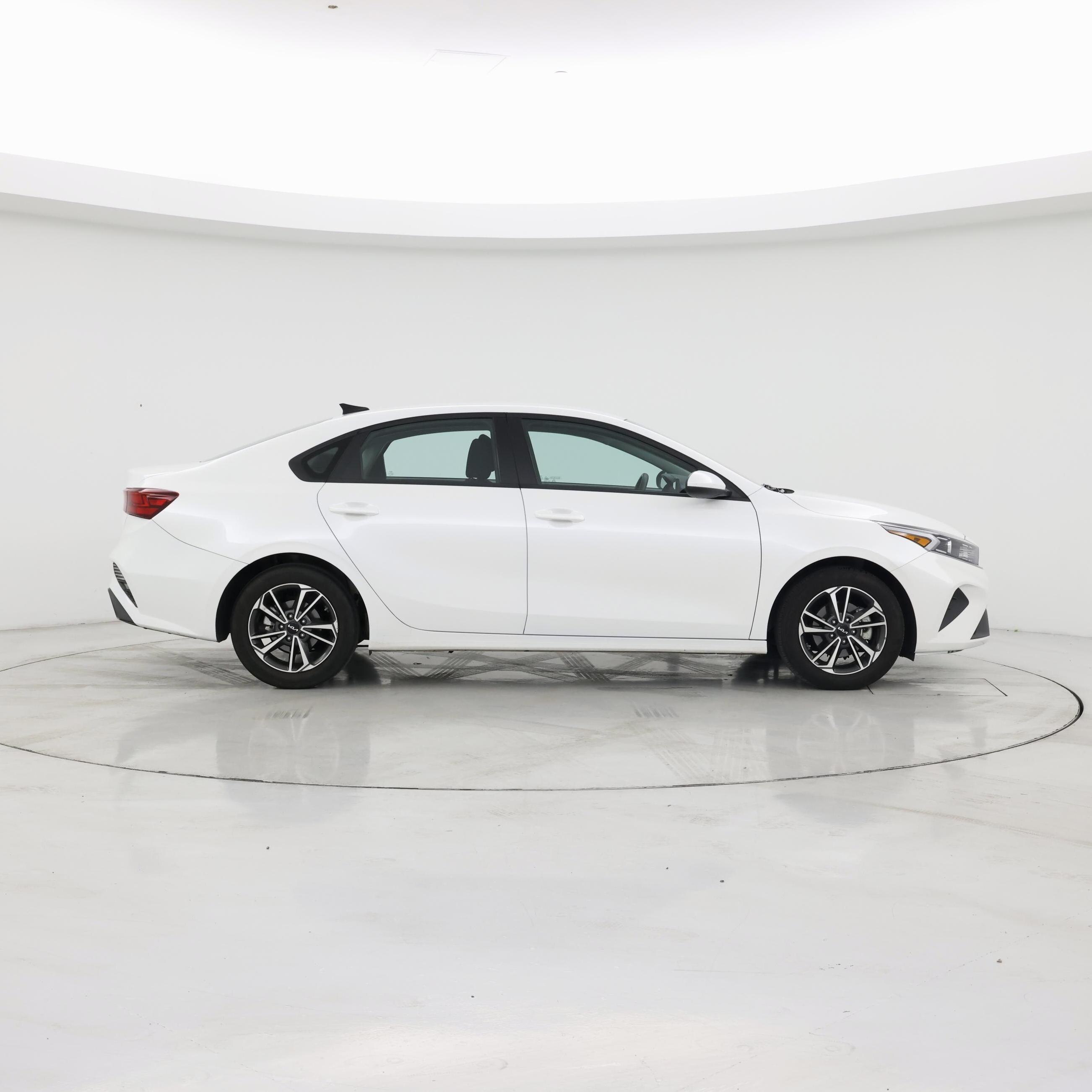 Thumbnail: 2024 Kia Forte - 7