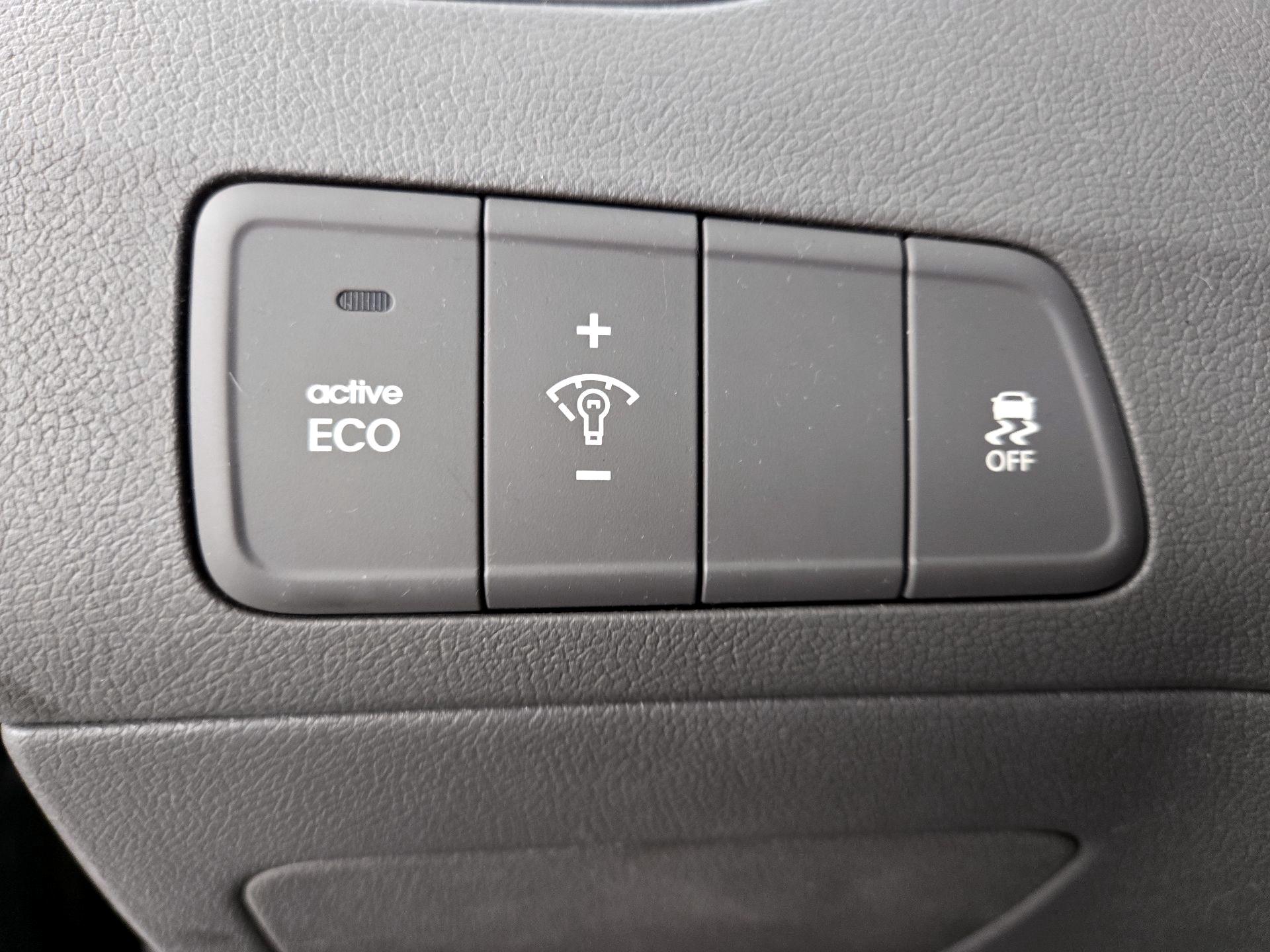 Thumbnail: 2015 Hyundai Elantra - 13