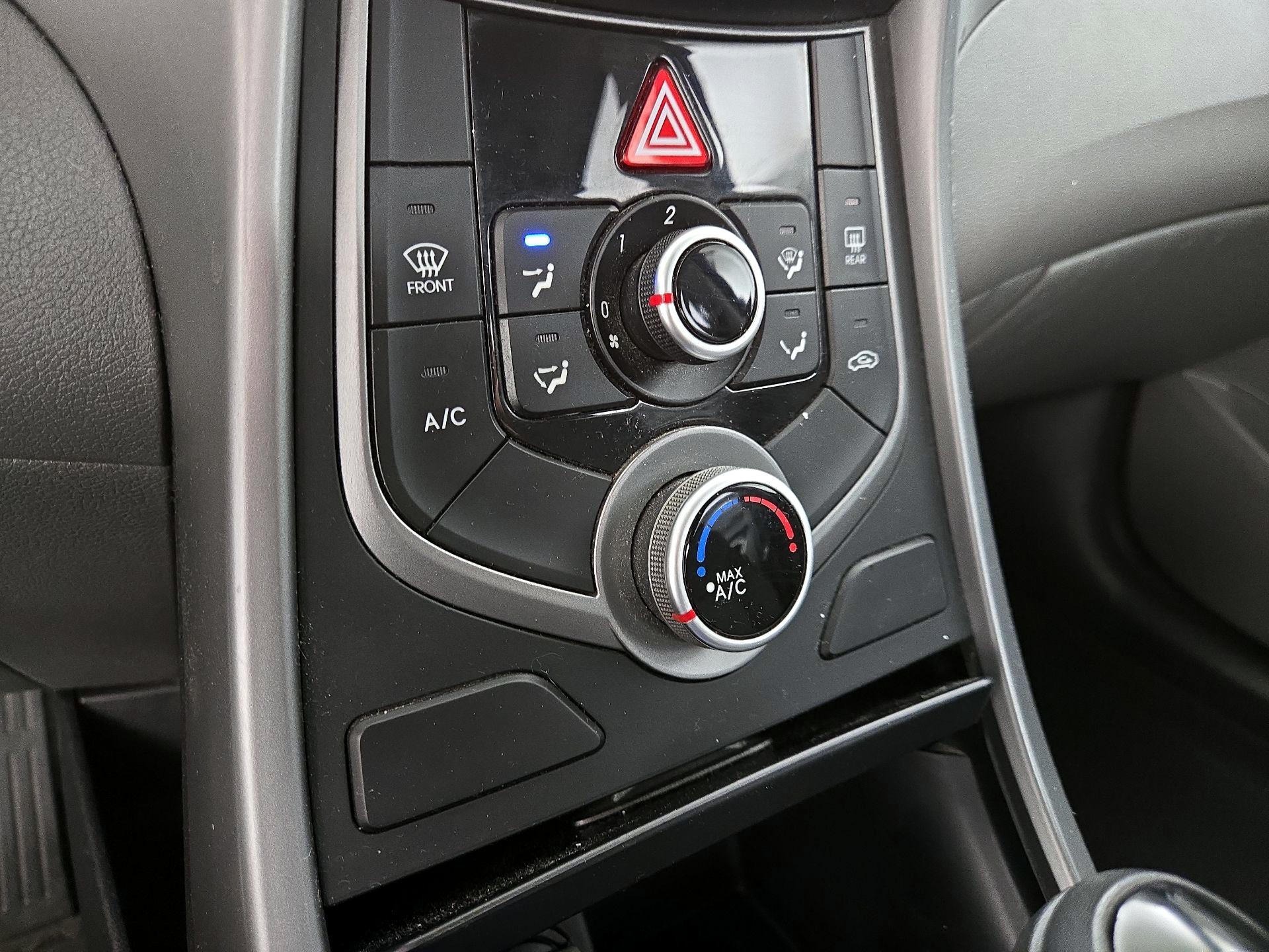 Thumbnail: 2015 Hyundai Elantra - 16