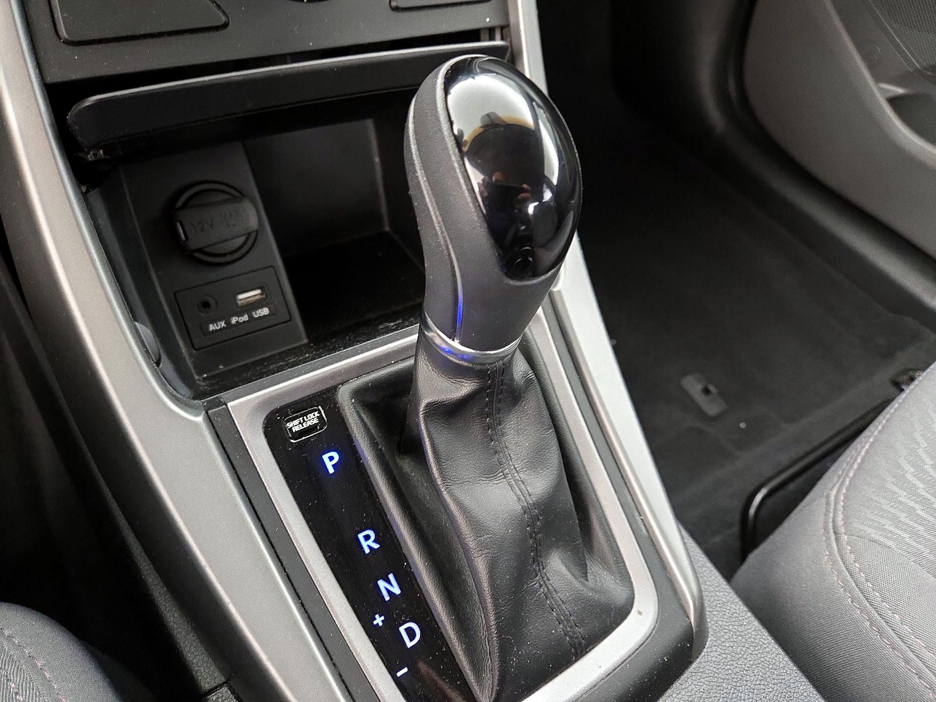 Thumbnail: 2015 Hyundai Elantra - 17