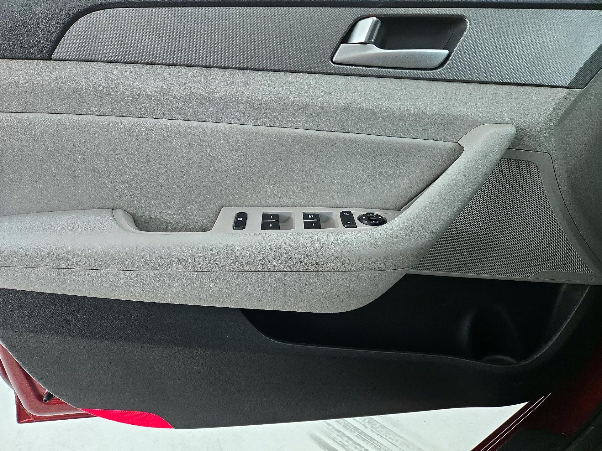 Thumbnail: 2015 Hyundai Sonata - 12