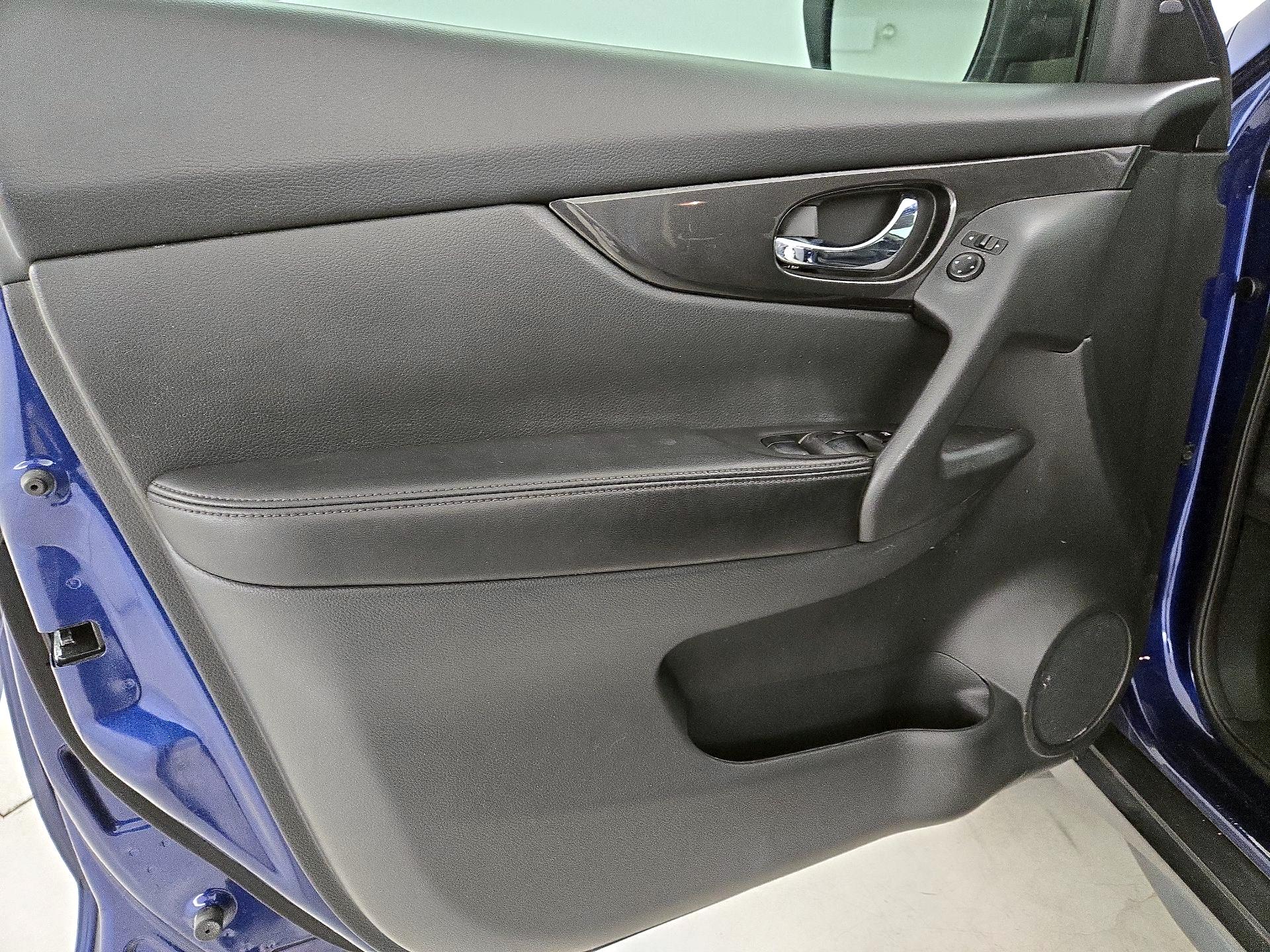 Thumbnail: 2018 Nissan Rogue - 12