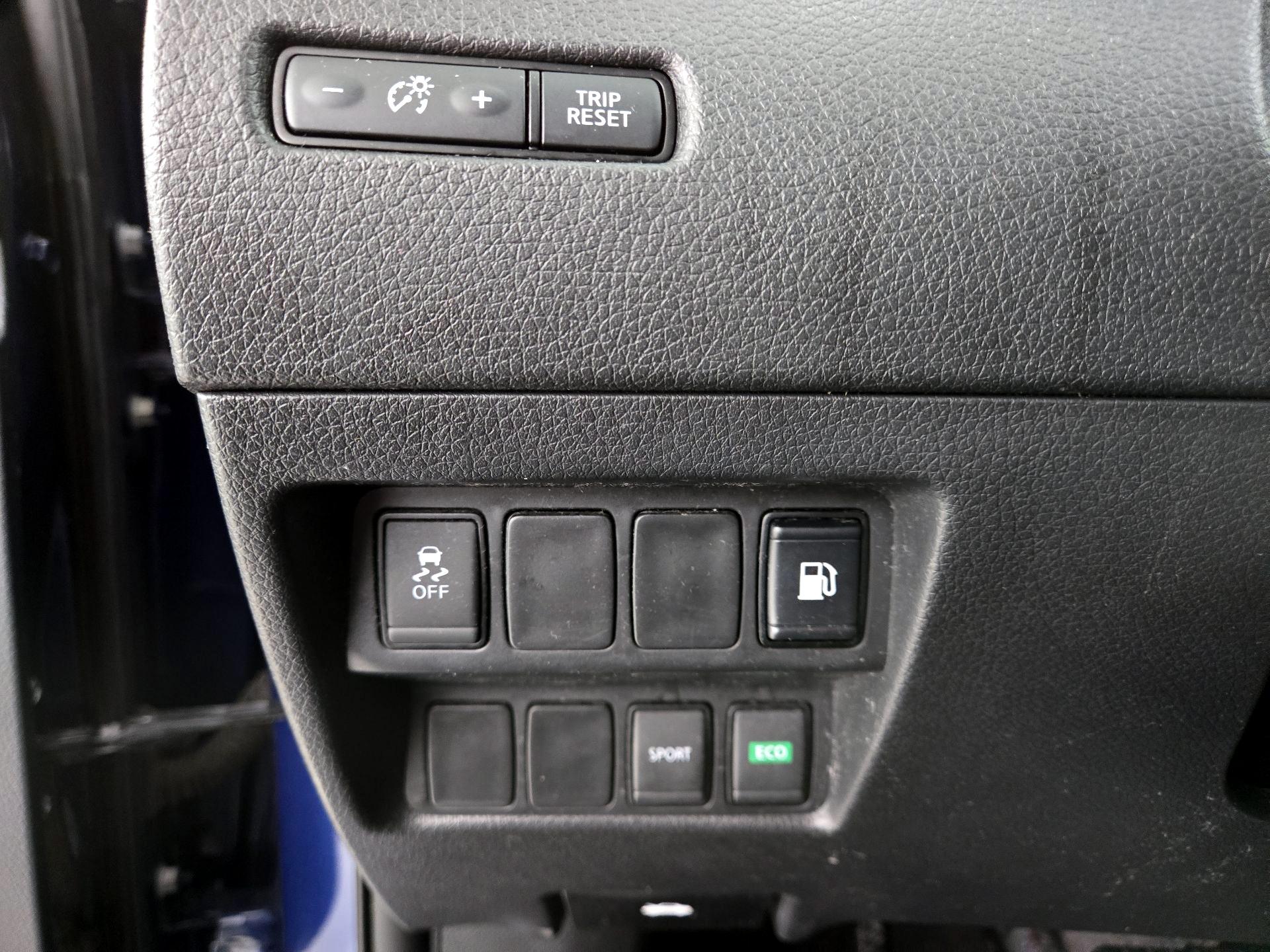 Thumbnail: 2018 Nissan Rogue - 13