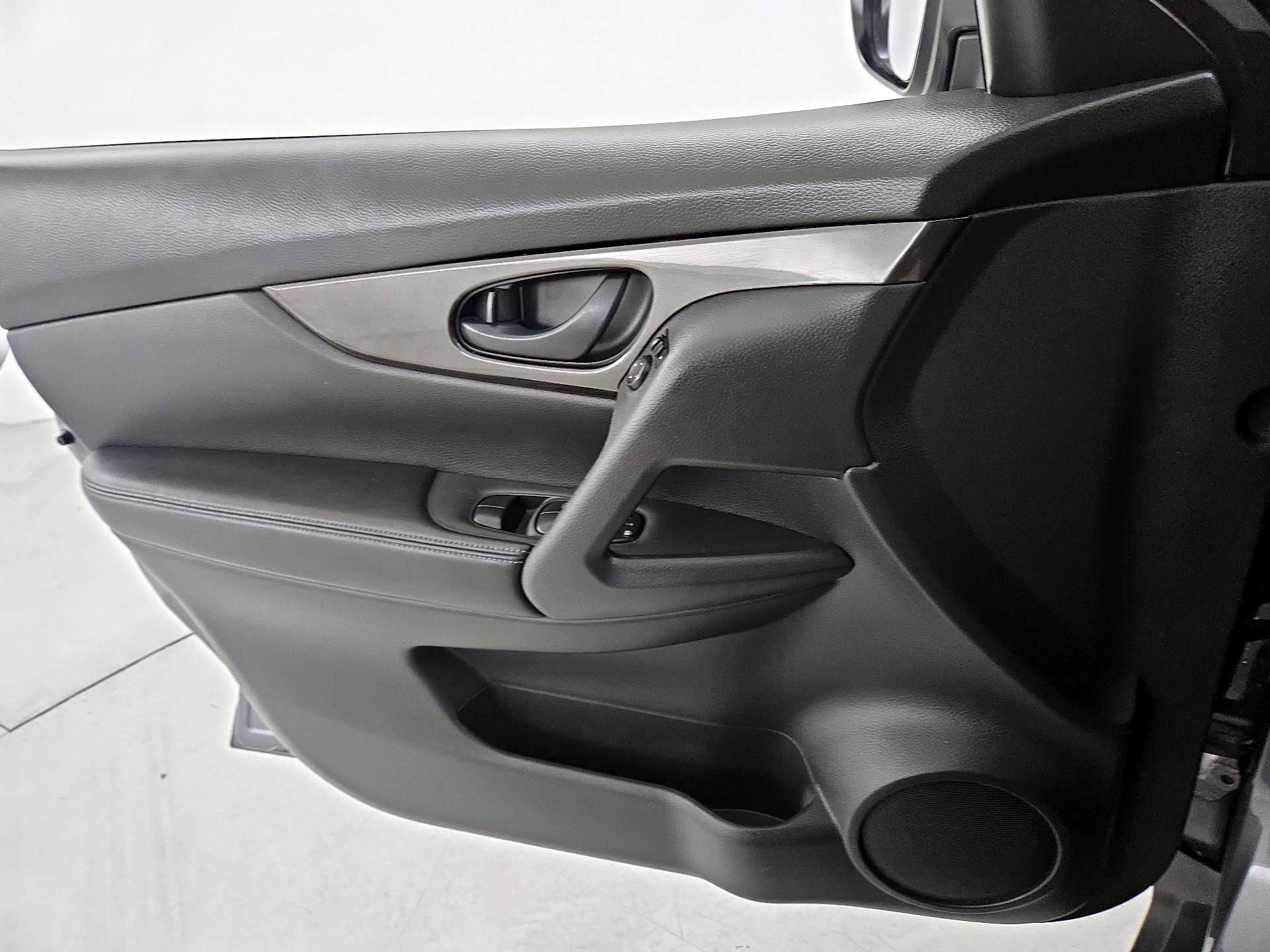 Thumbnail: 2019 Nissan Rogue - 12