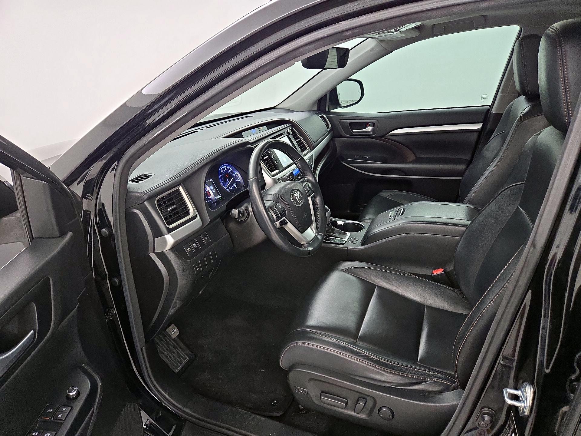 Thumbnail: 2017 Toyota Highlander - 11