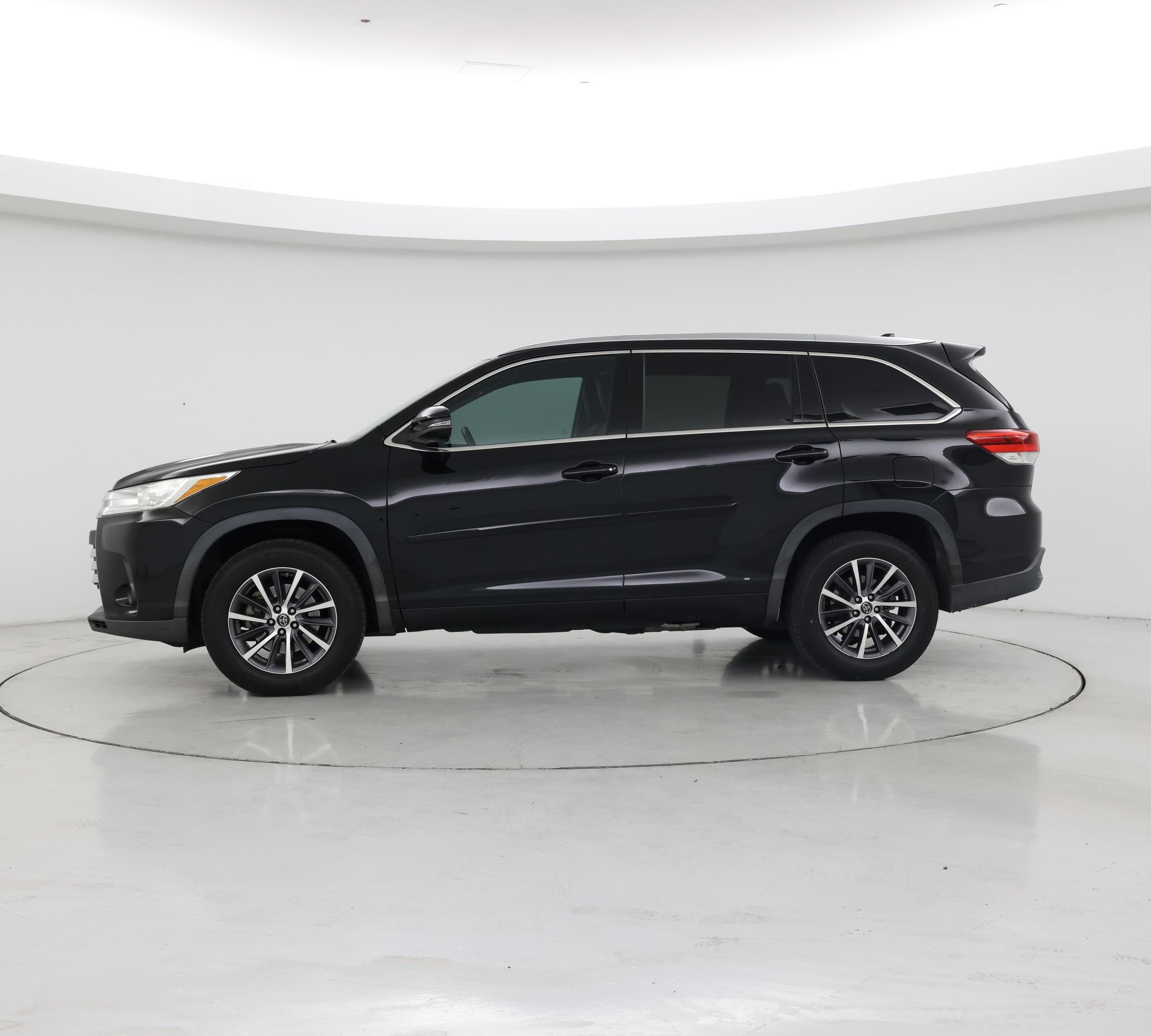 Thumbnail: 2017 Toyota Highlander - 3