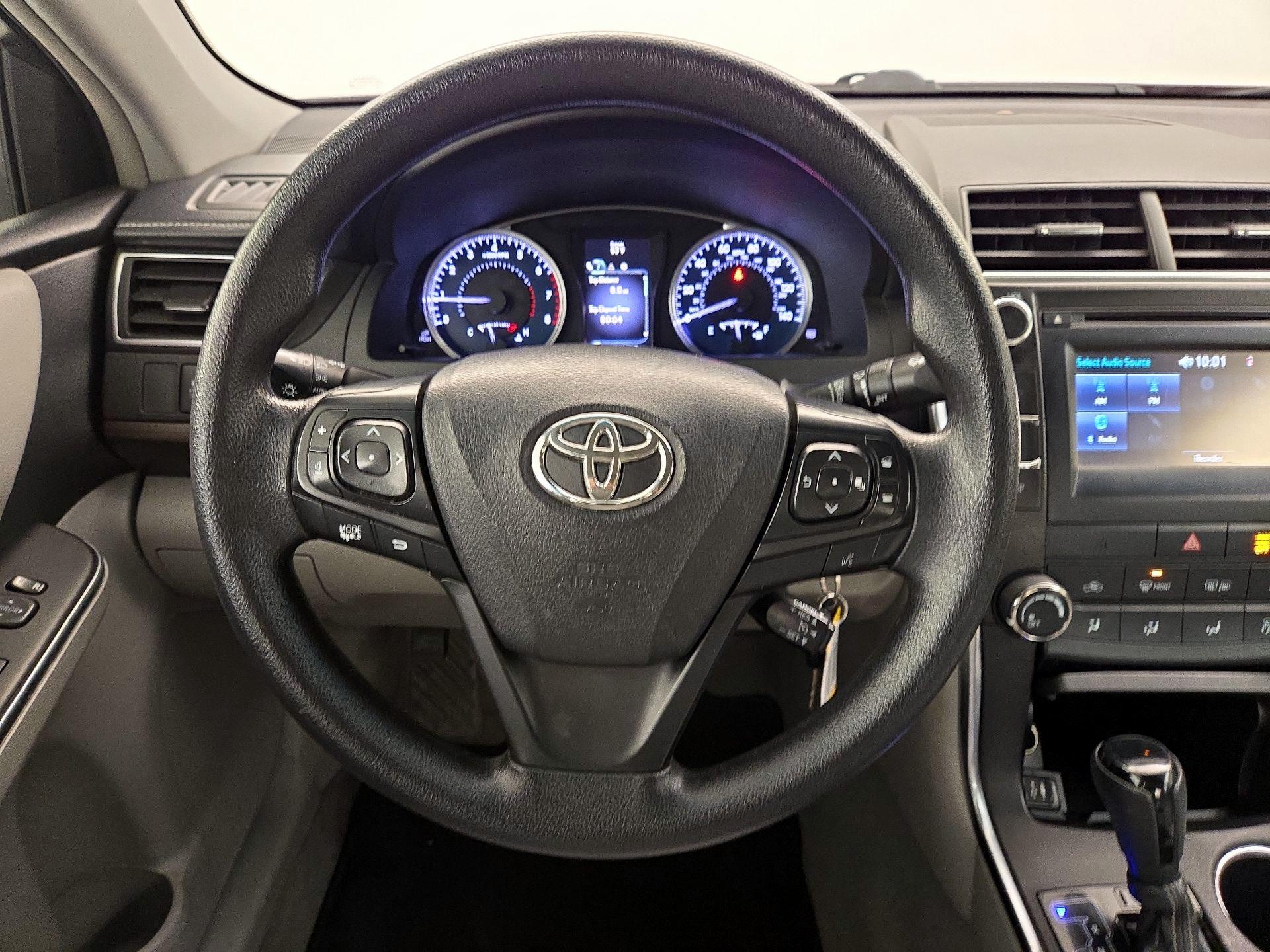 Thumbnail: 2016 Toyota Camry - 10