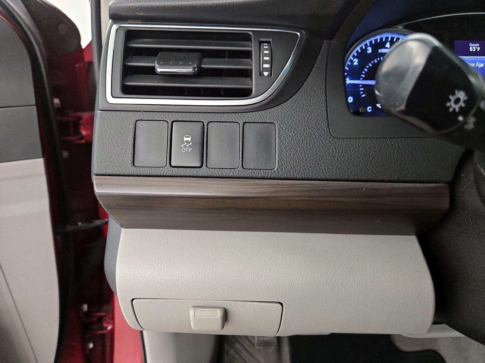 Thumbnail: 2016 Toyota Camry - 13