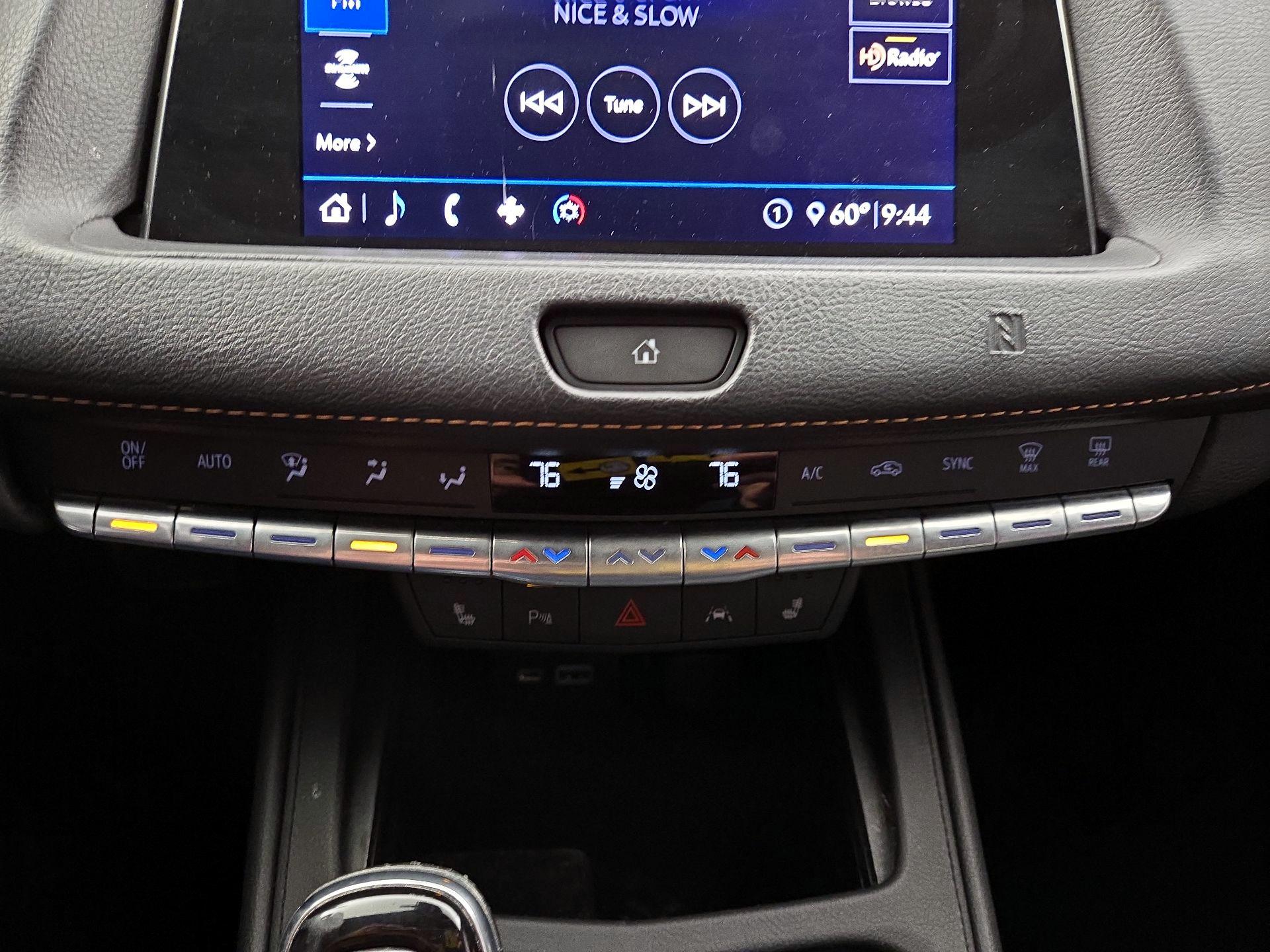 Thumbnail: 2020 Cadillac XT4 - 16