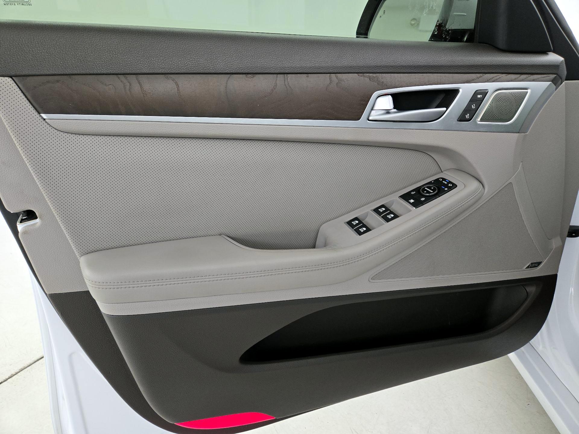 Thumbnail: 2018 Genesis G80 - 12