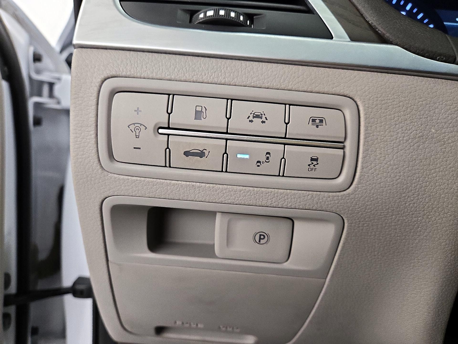 Thumbnail: 2018 Genesis G80 - 13