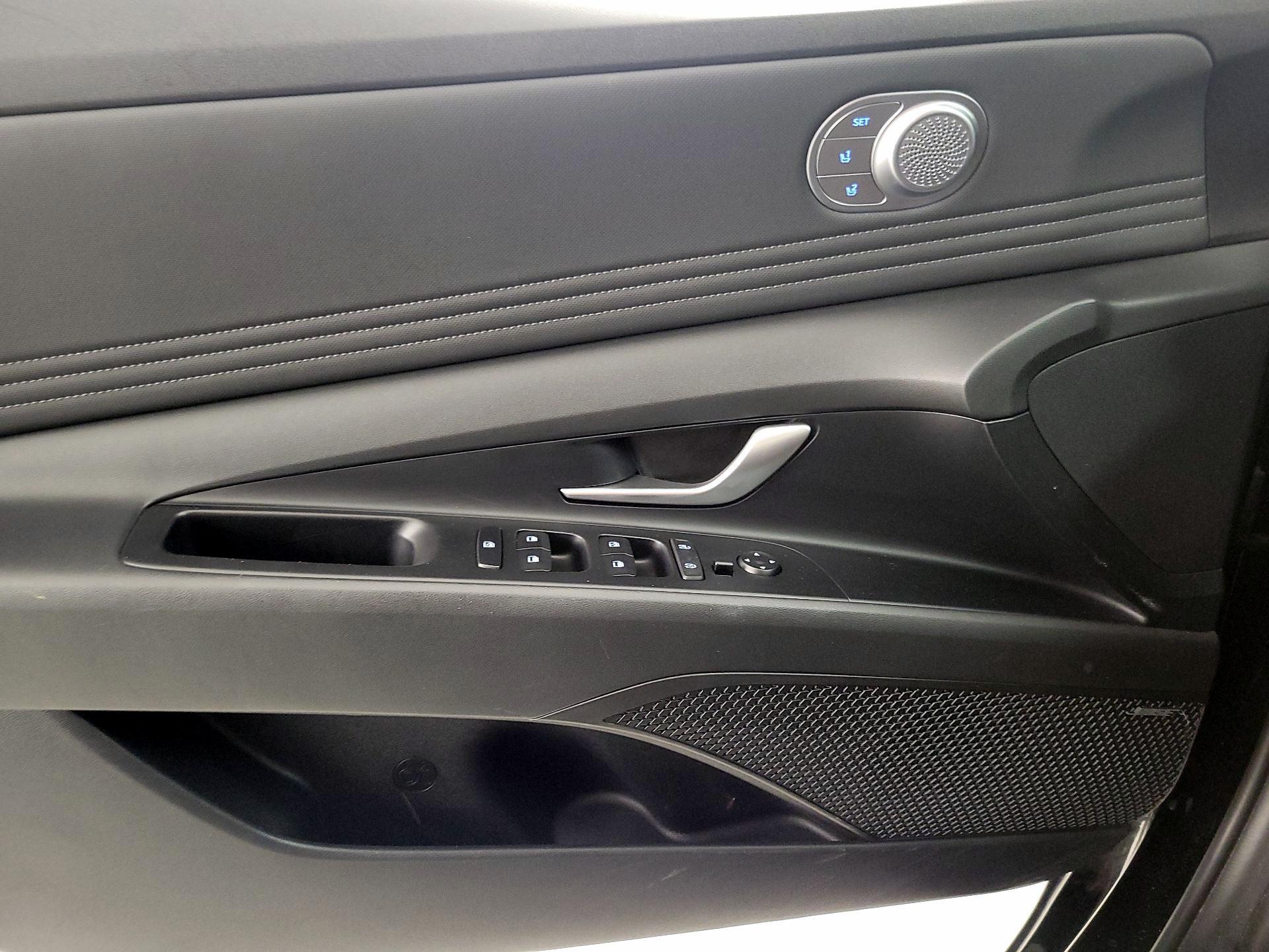 Thumbnail: 2022 Hyundai Elantra - 12