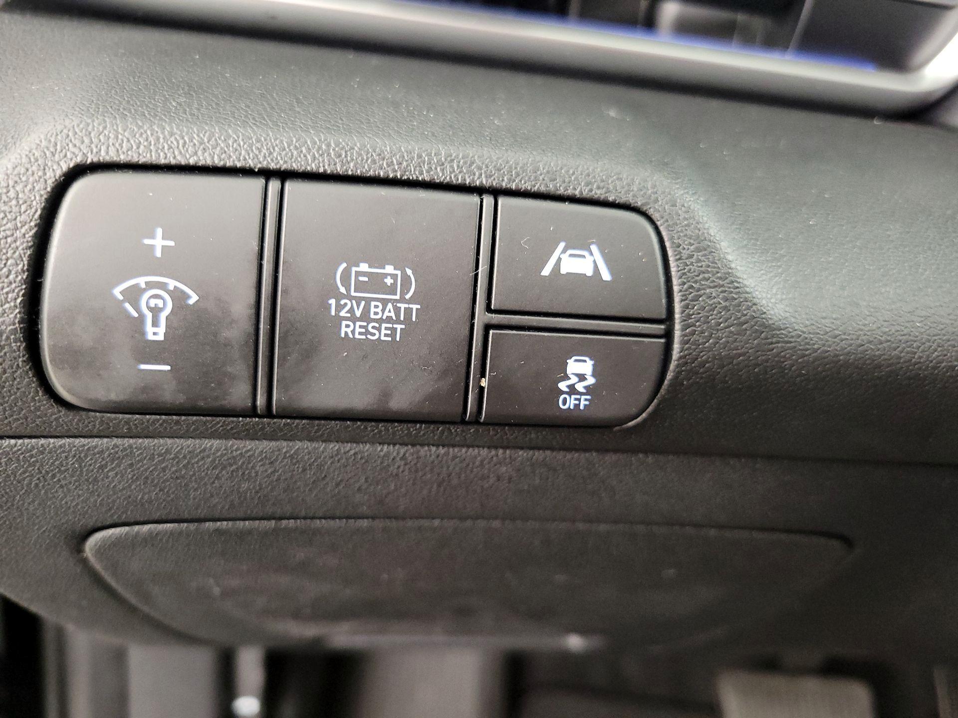 Thumbnail: 2022 Hyundai Elantra - 13