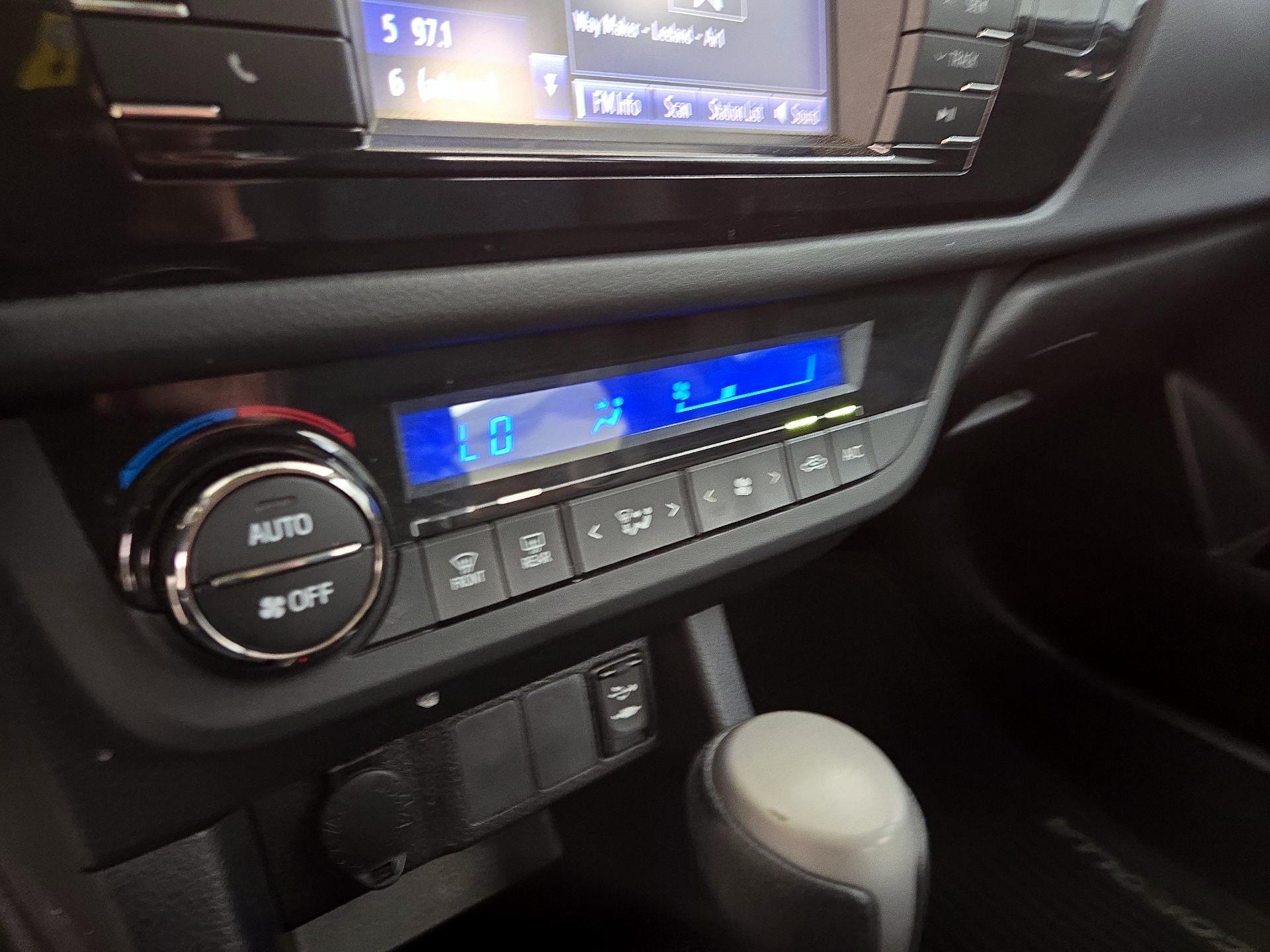 Thumbnail: 2016 Toyota Corolla - 16