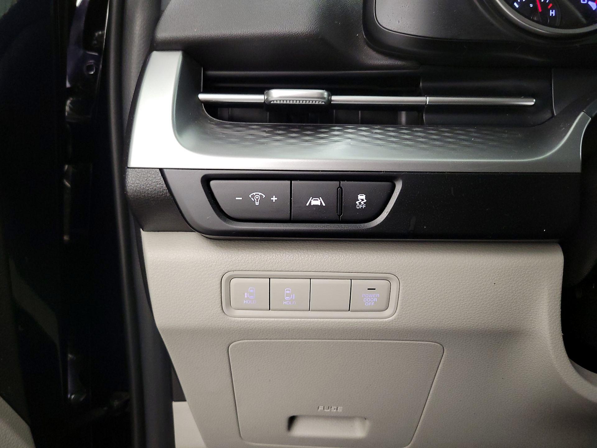 Thumbnail: 2022 Kia Carnival - 13