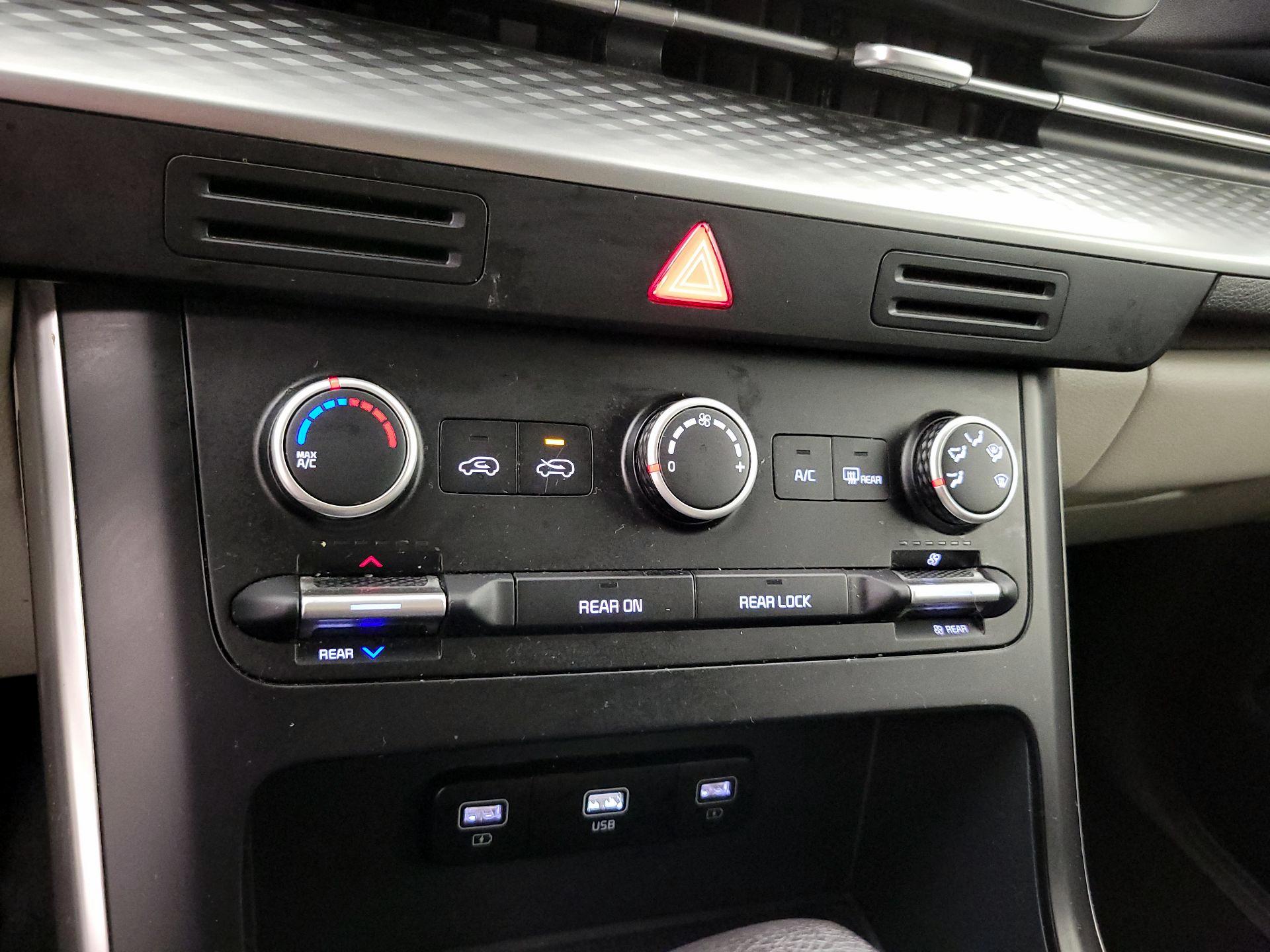 Thumbnail: 2022 Kia Carnival - 16