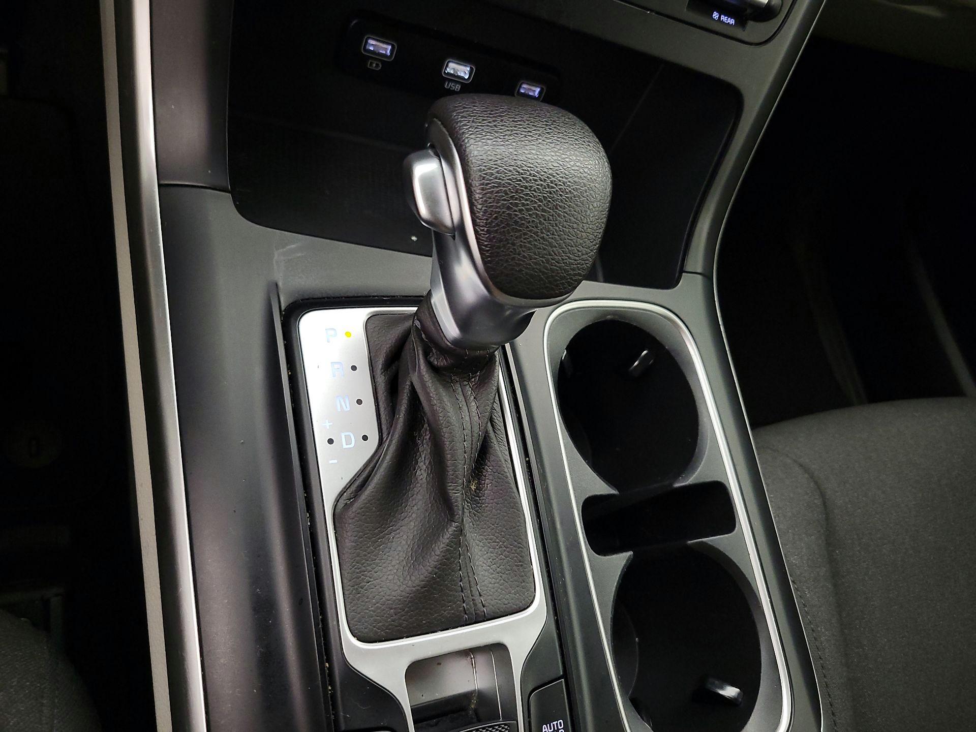 Thumbnail: 2022 Kia Carnival - 17