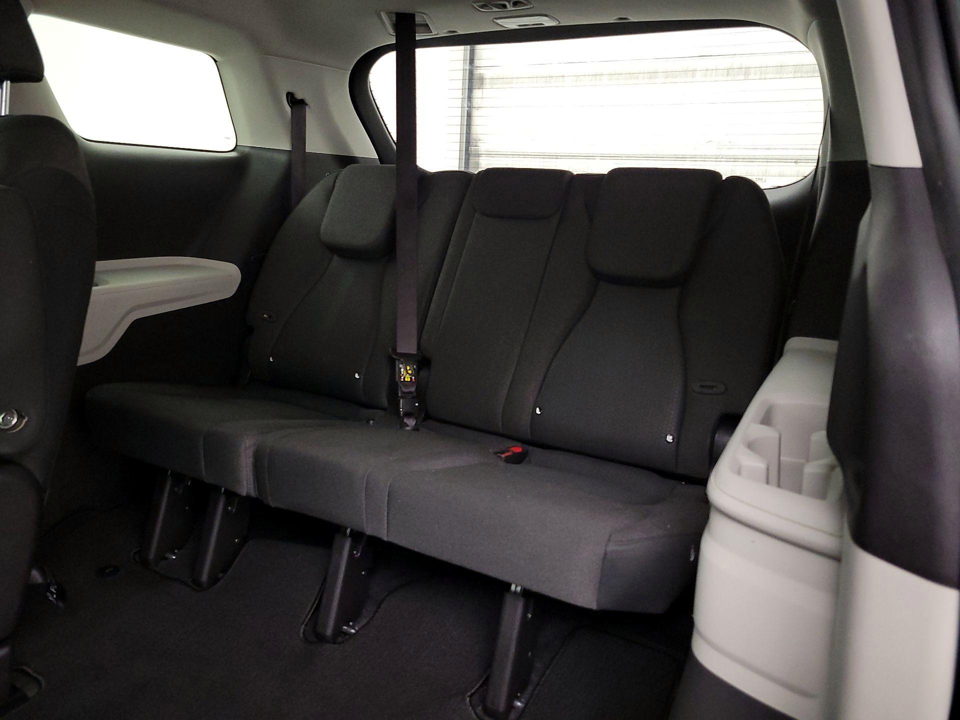 Thumbnail: 2022 Kia Carnival - 20