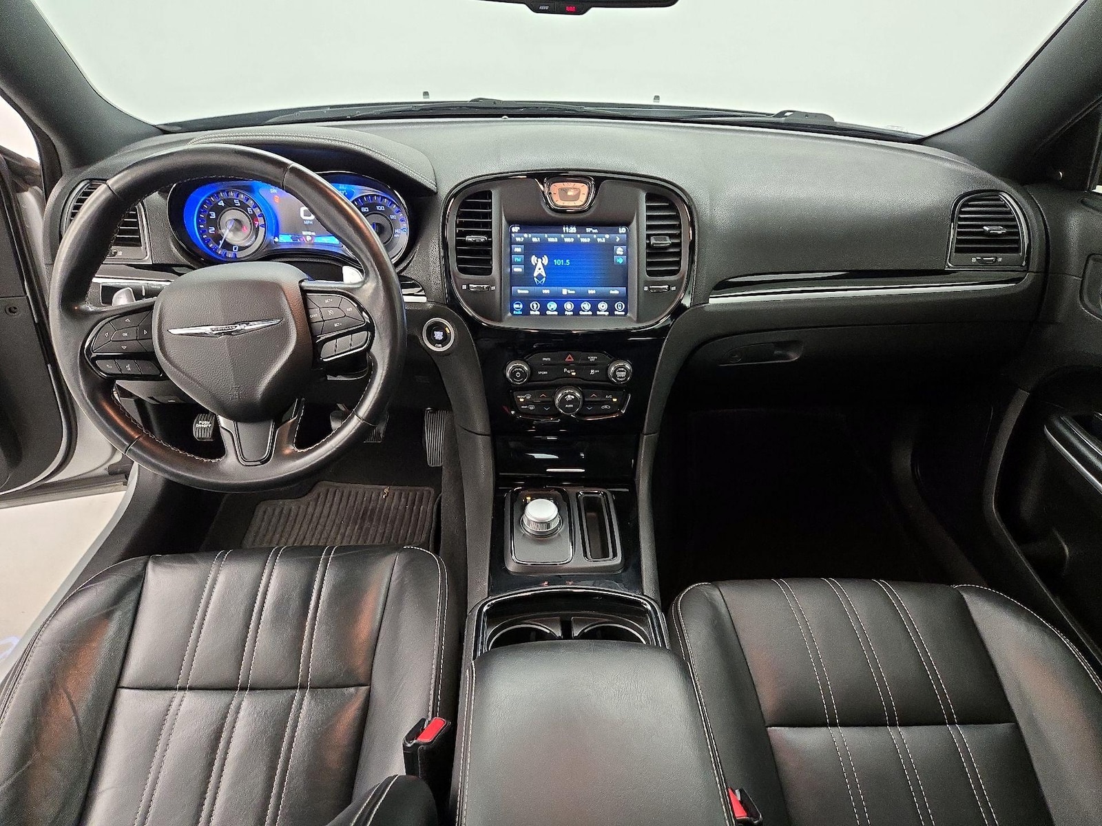 2019 Chrysler 300 S - Photo 10