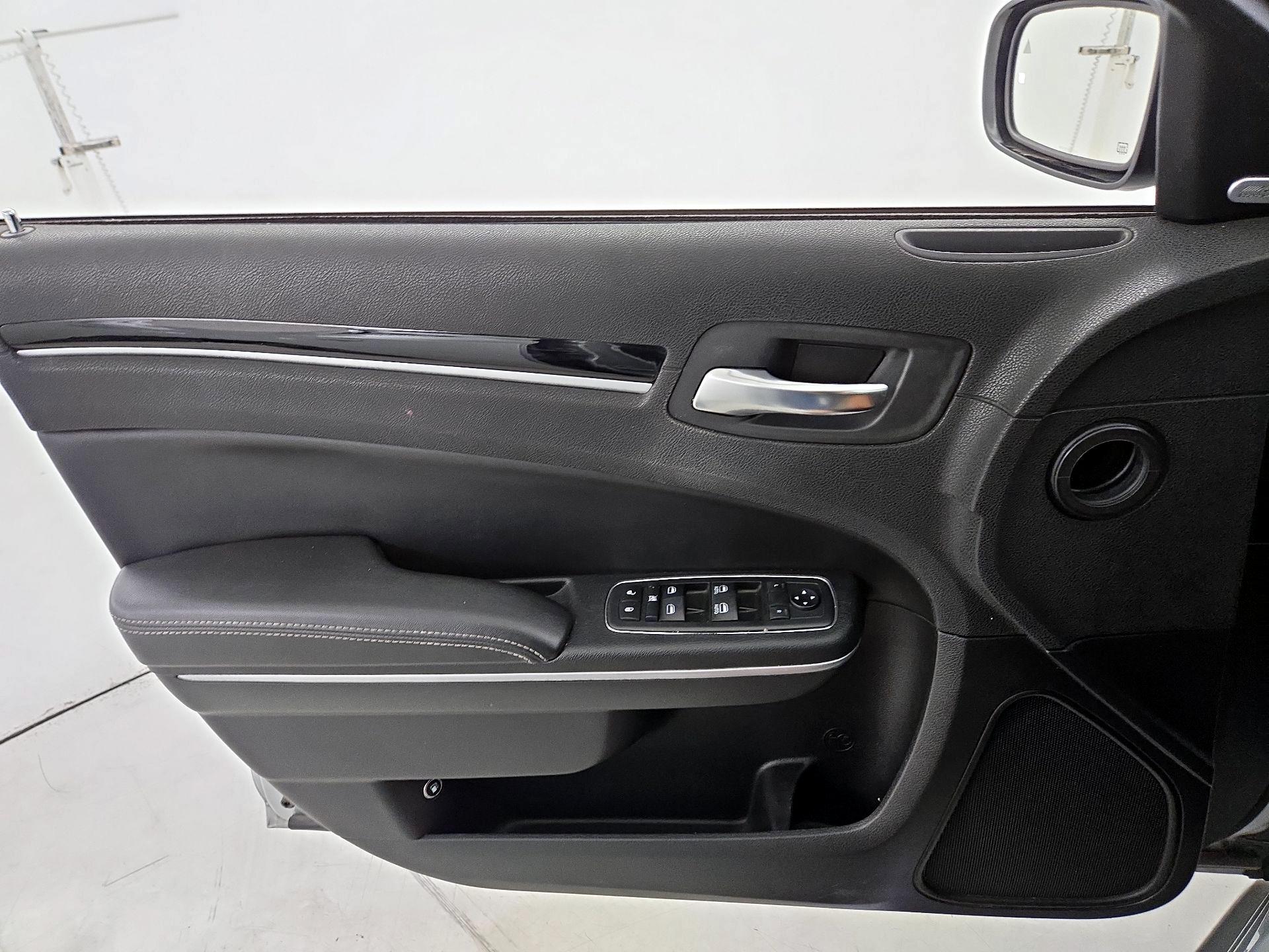 Thumbnail: 2019 Chrysler 300 - 12