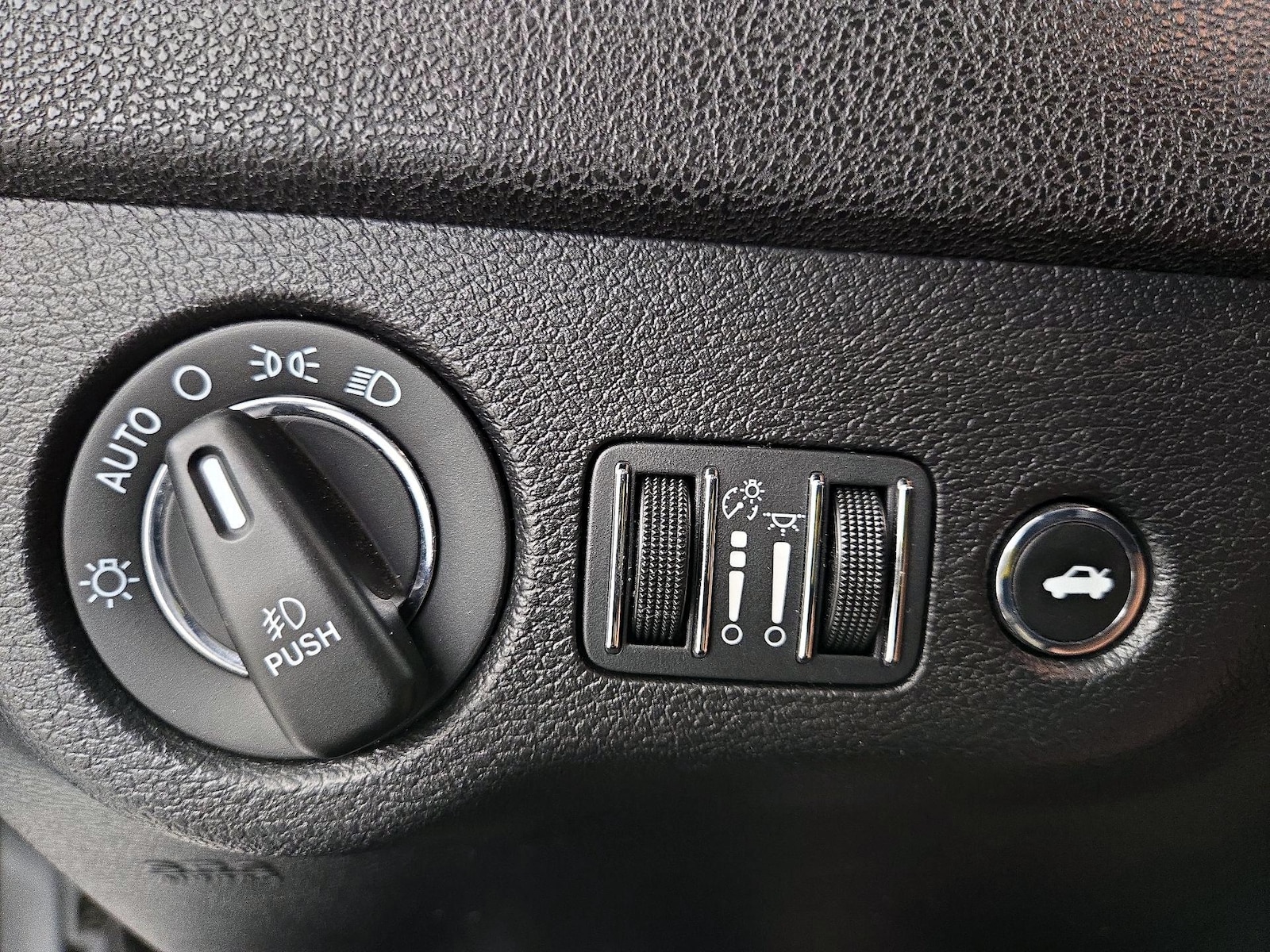 2019 Chrysler 300 S - Photo 14