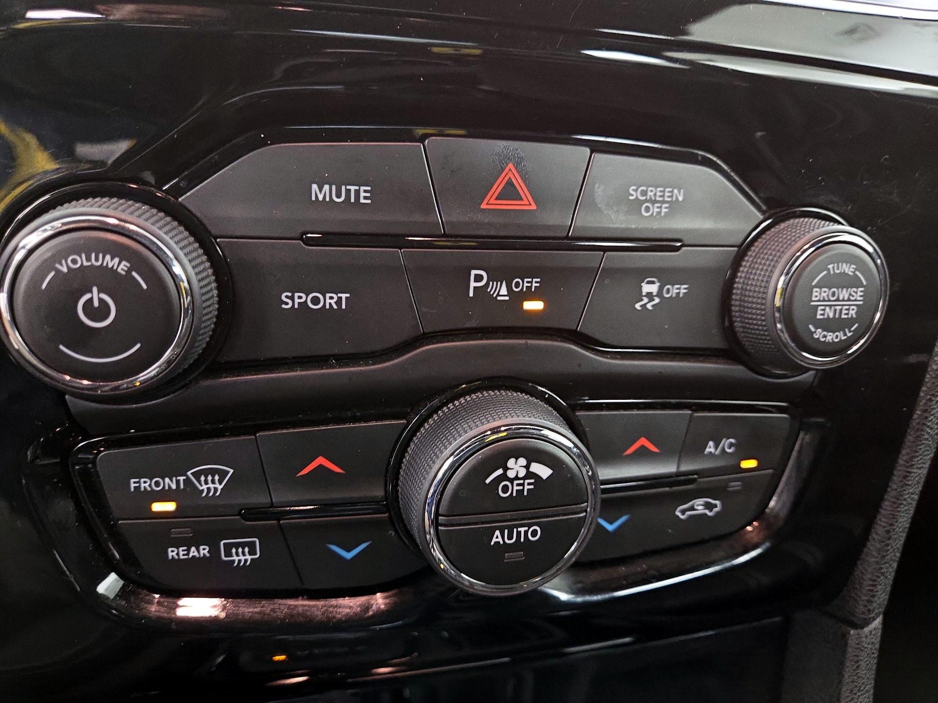 Thumbnail: 2019 Chrysler 300 - 16