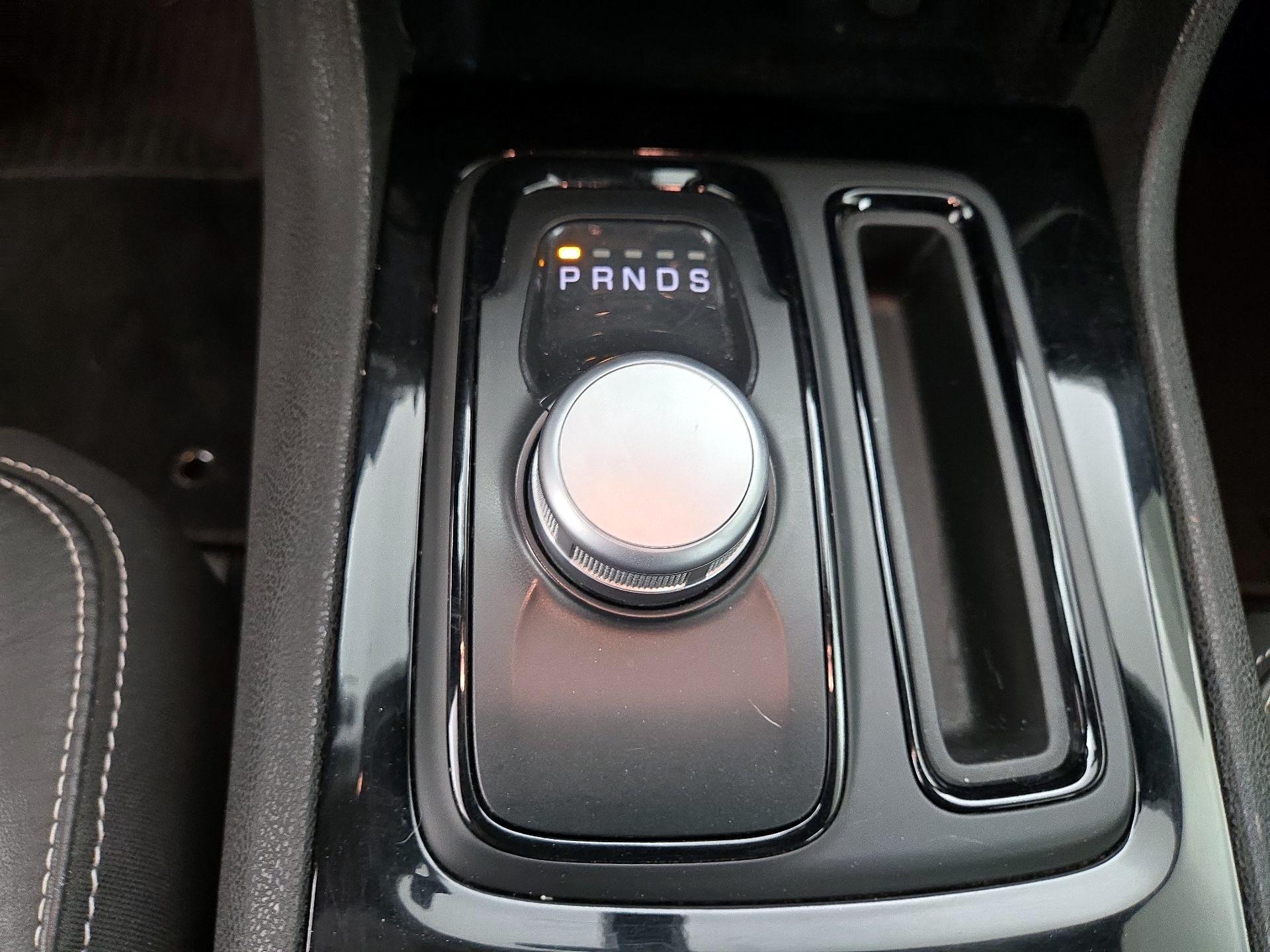 Thumbnail: 2019 Chrysler 300 - 17