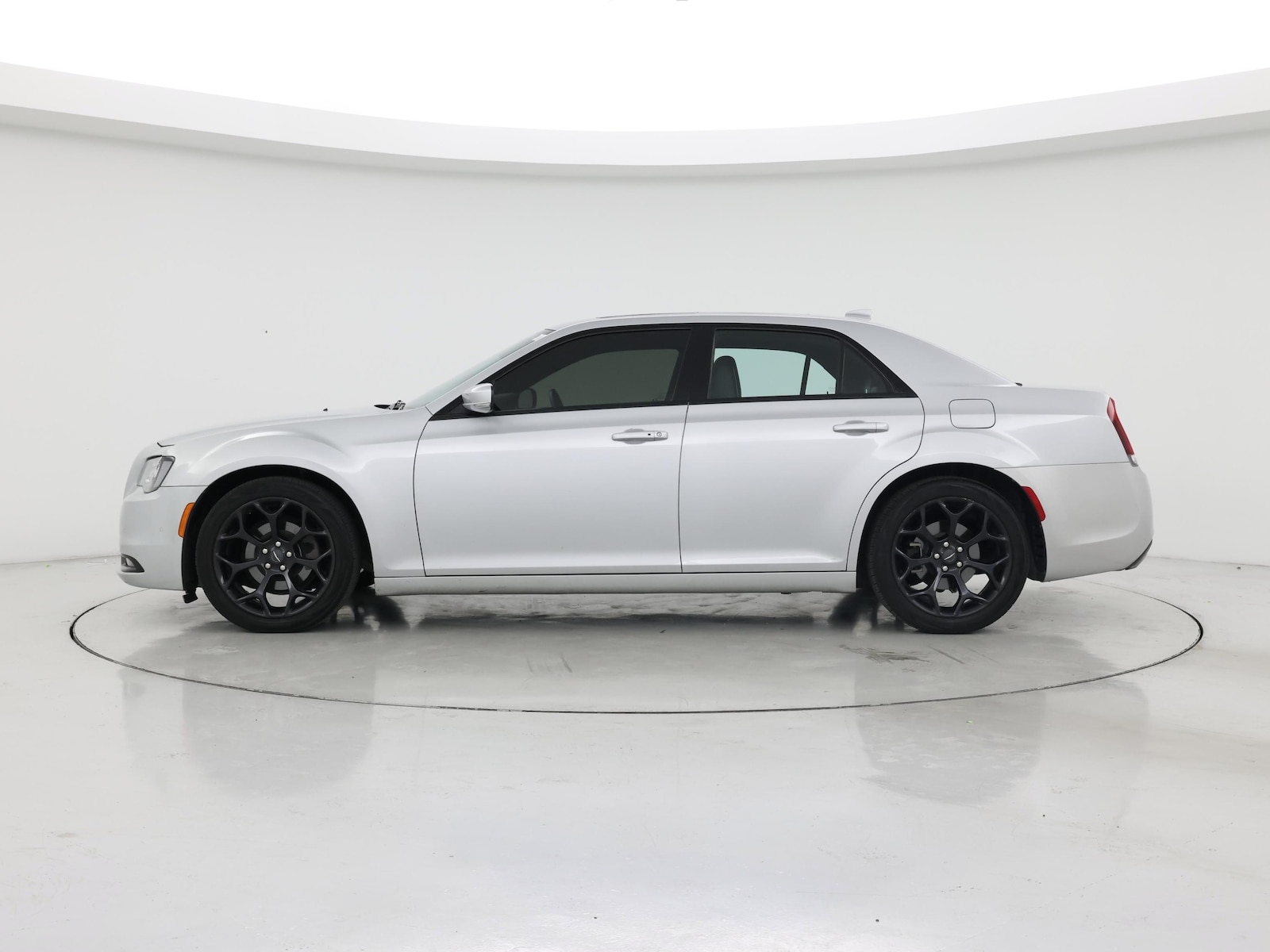 2019 Chrysler 300 S - Photo 4