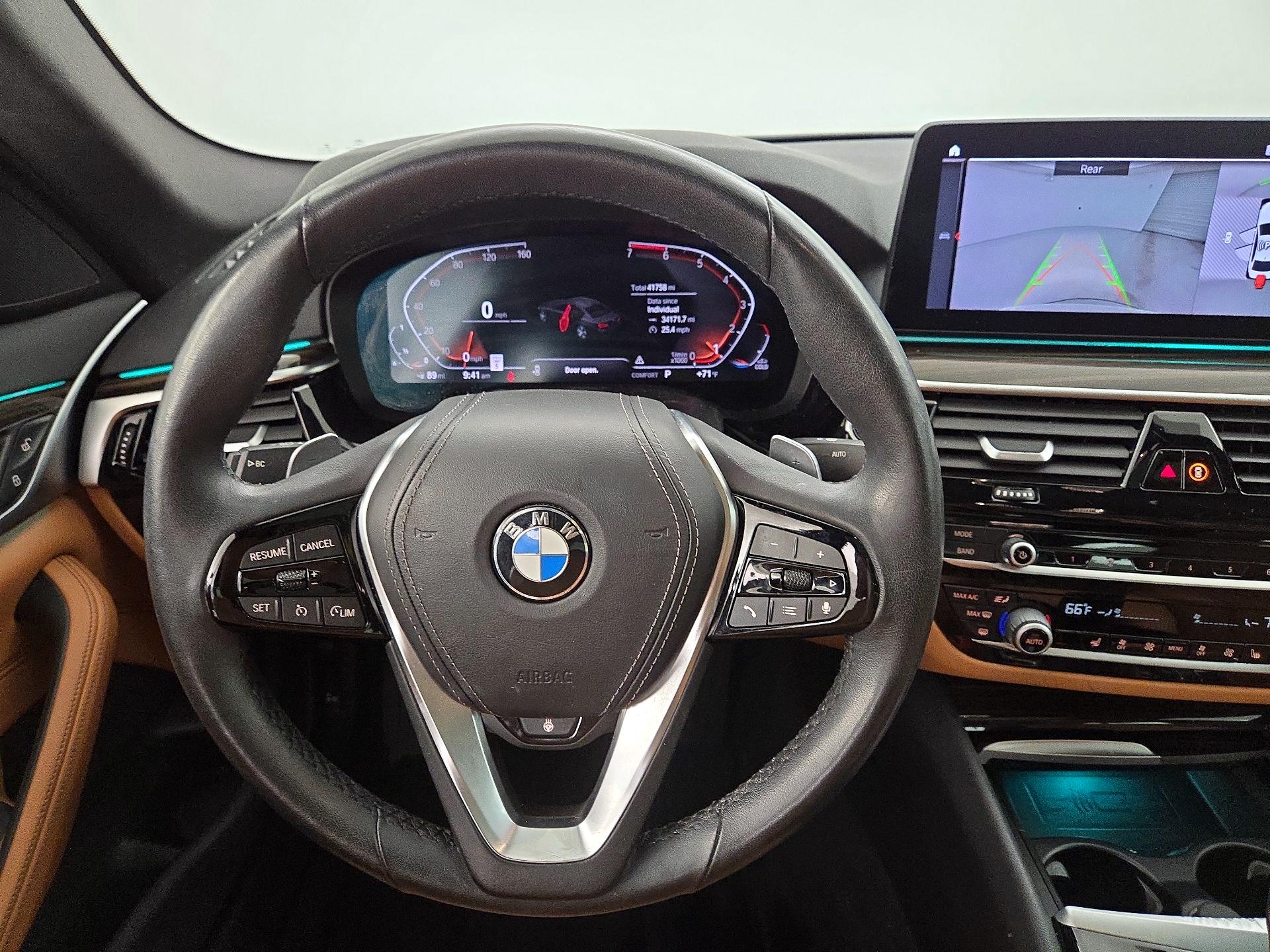 Thumbnail: 2021 BMW 5 Series - 10