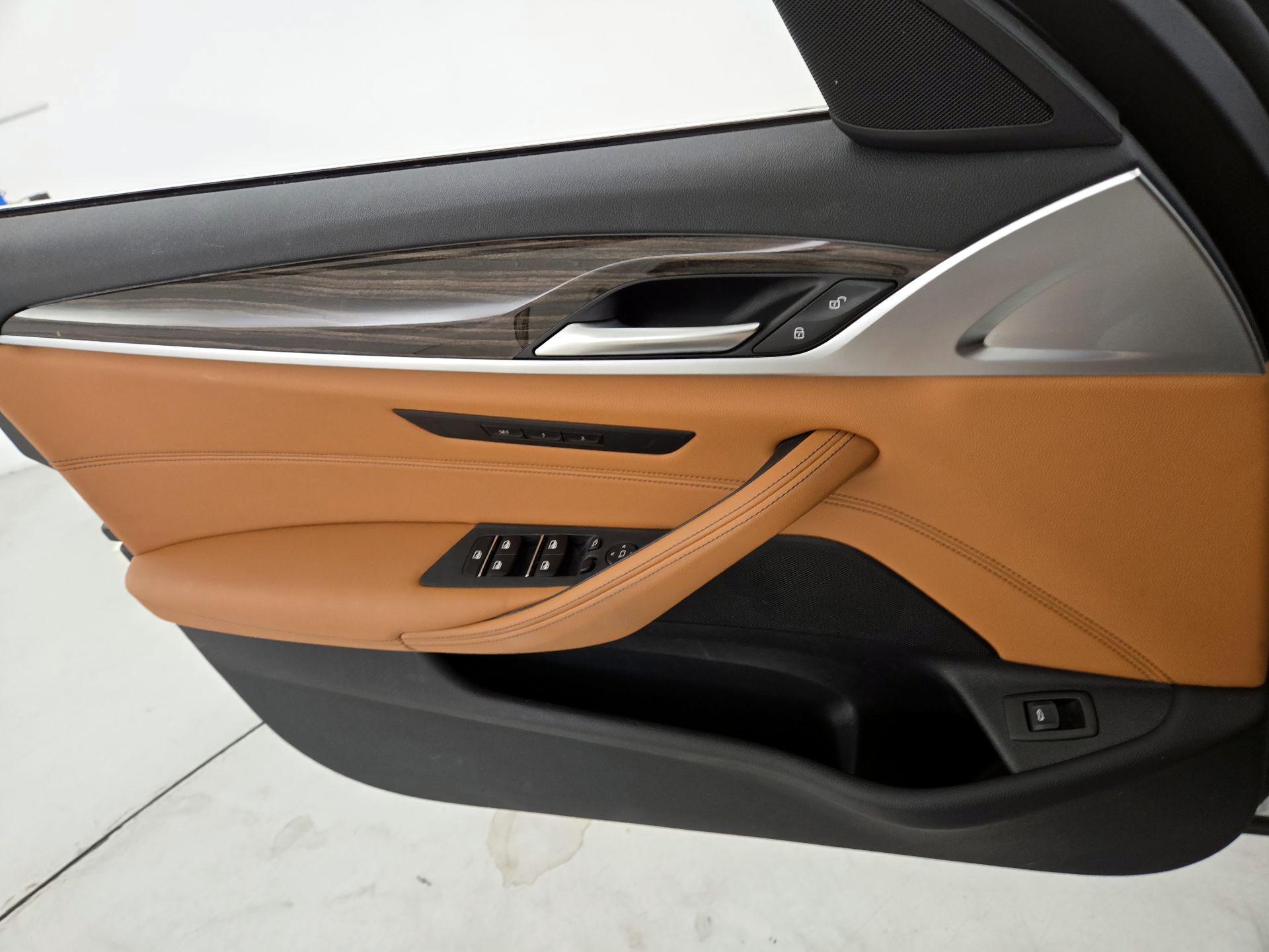 Thumbnail: 2021 BMW 5 Series - 12