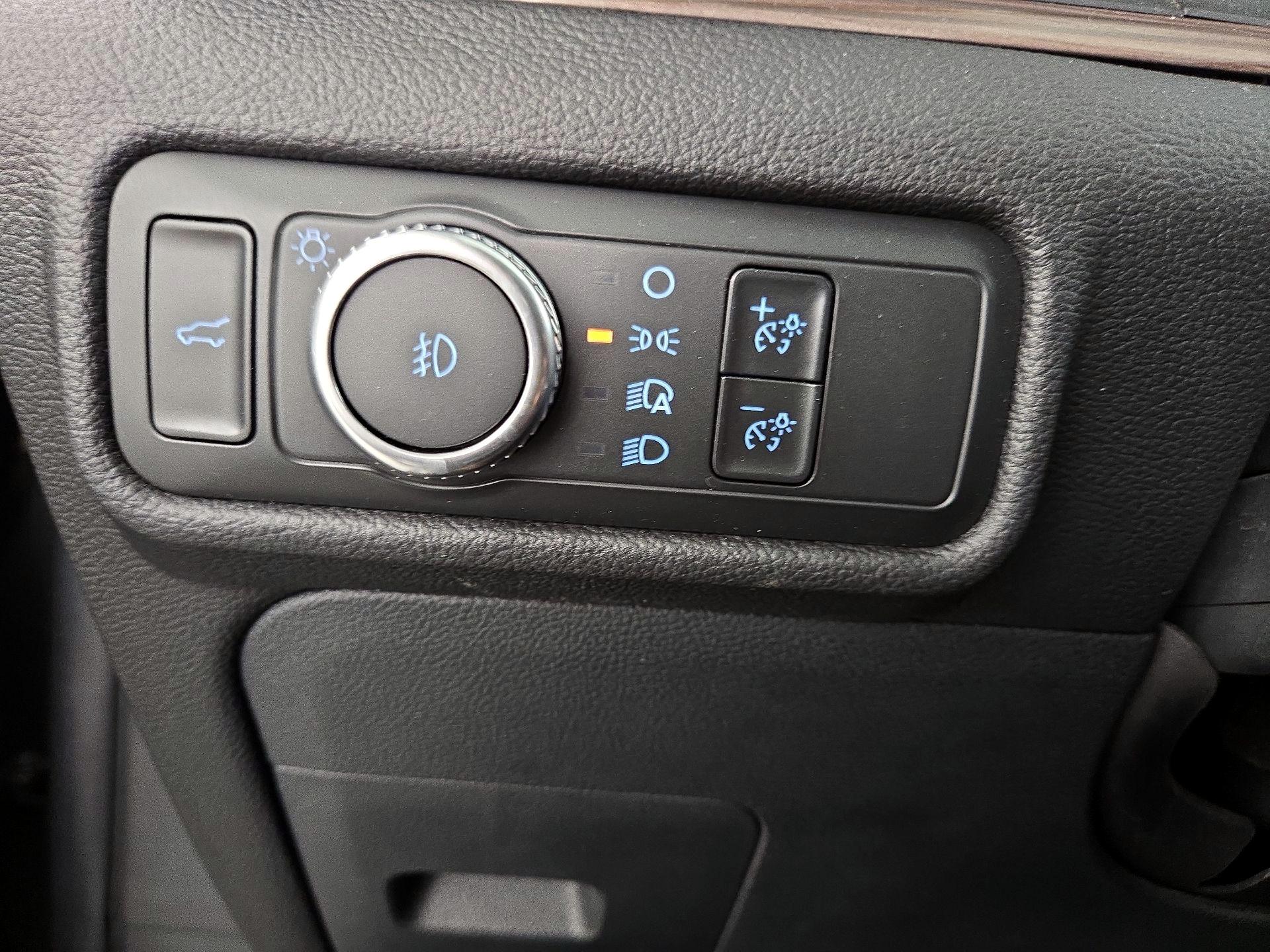 Thumbnail: 2022 Ford Explorer - 11