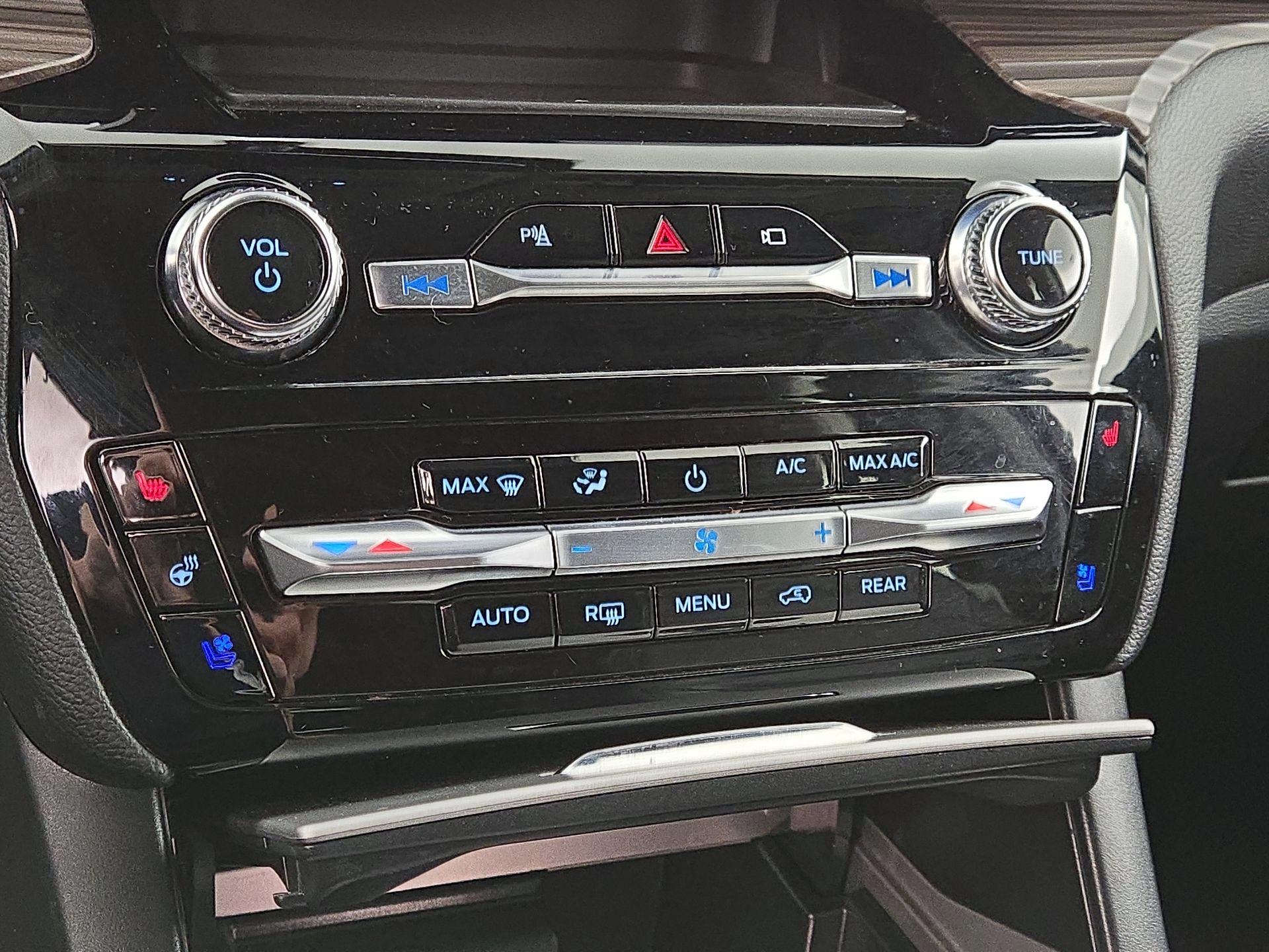 Thumbnail: 2022 Ford Explorer - 14