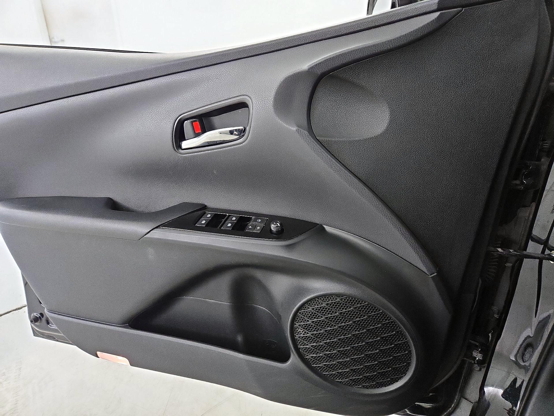 Thumbnail: 2018 Toyota Prius - 12