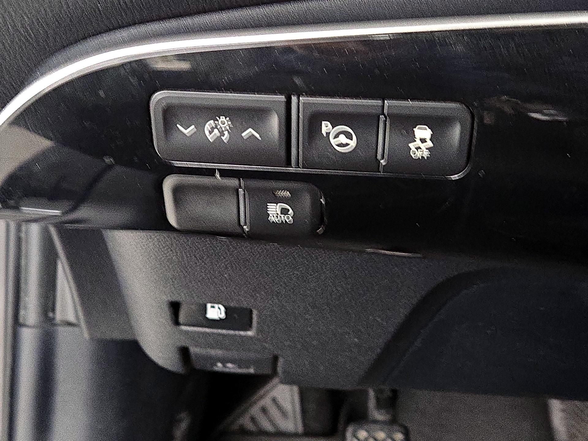 Thumbnail: 2018 Toyota Prius - 13