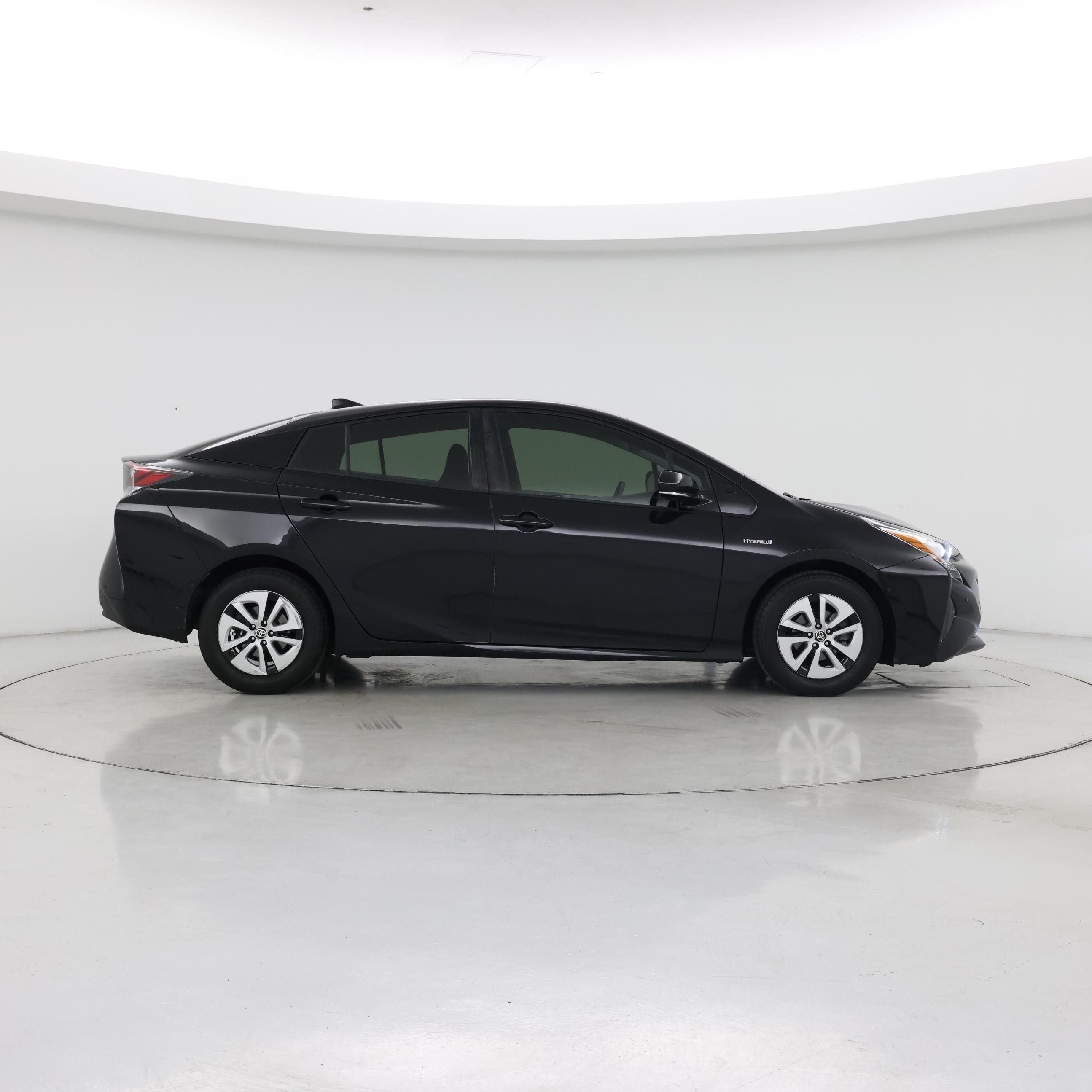 Thumbnail: 2018 Toyota Prius - 7