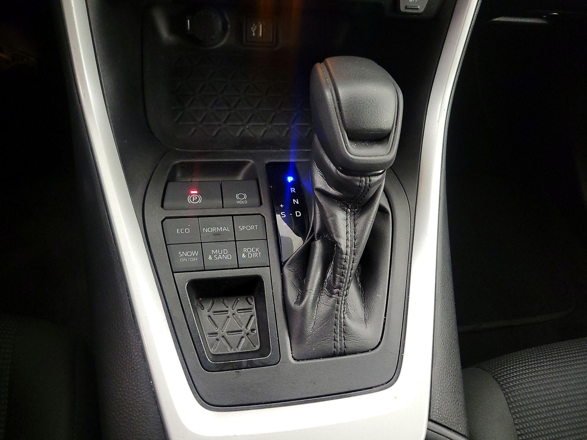 Thumbnail: 2024 Toyota RAV4 - 17