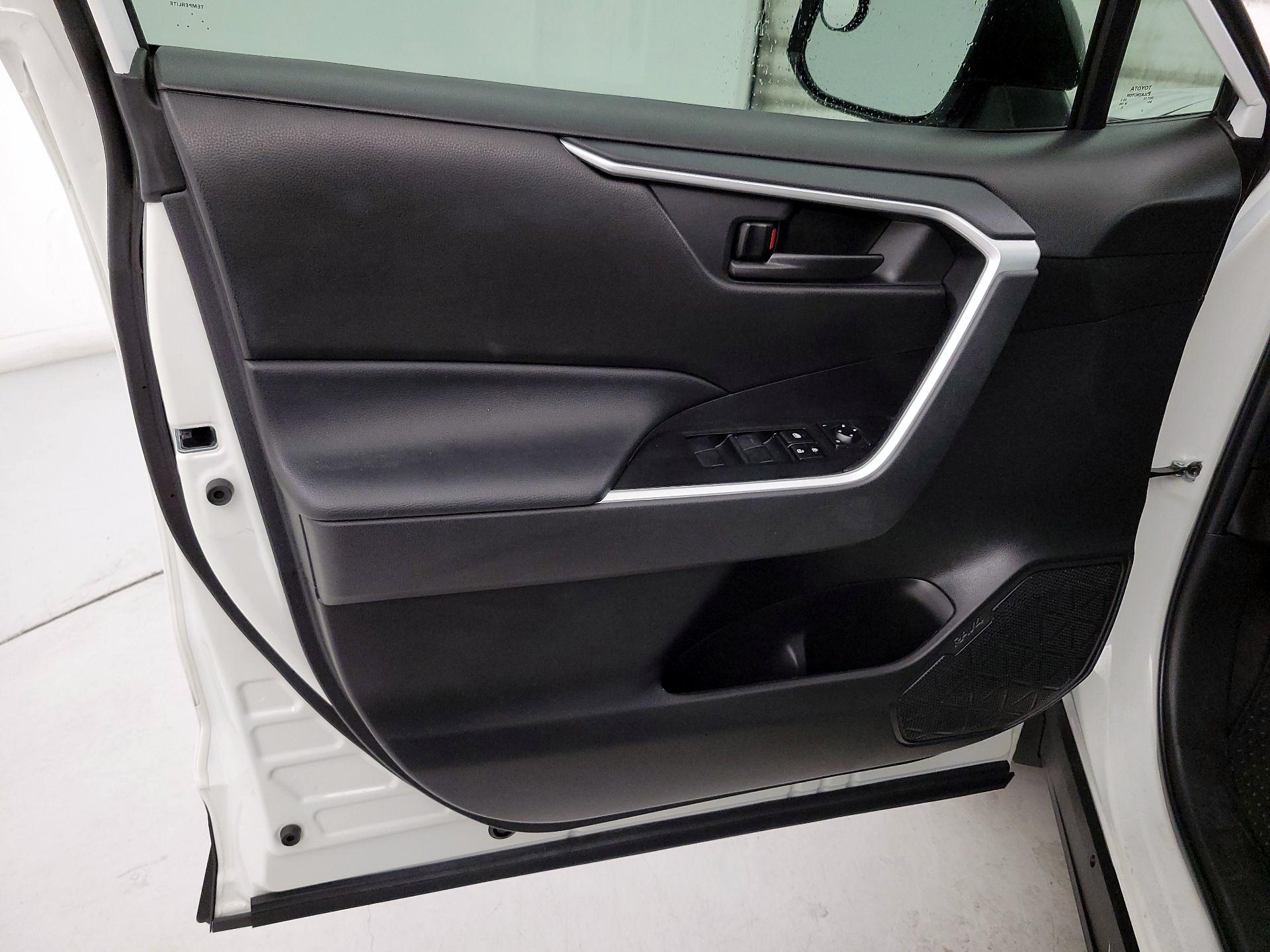 Thumbnail: 2022 Toyota RAV4 - 12