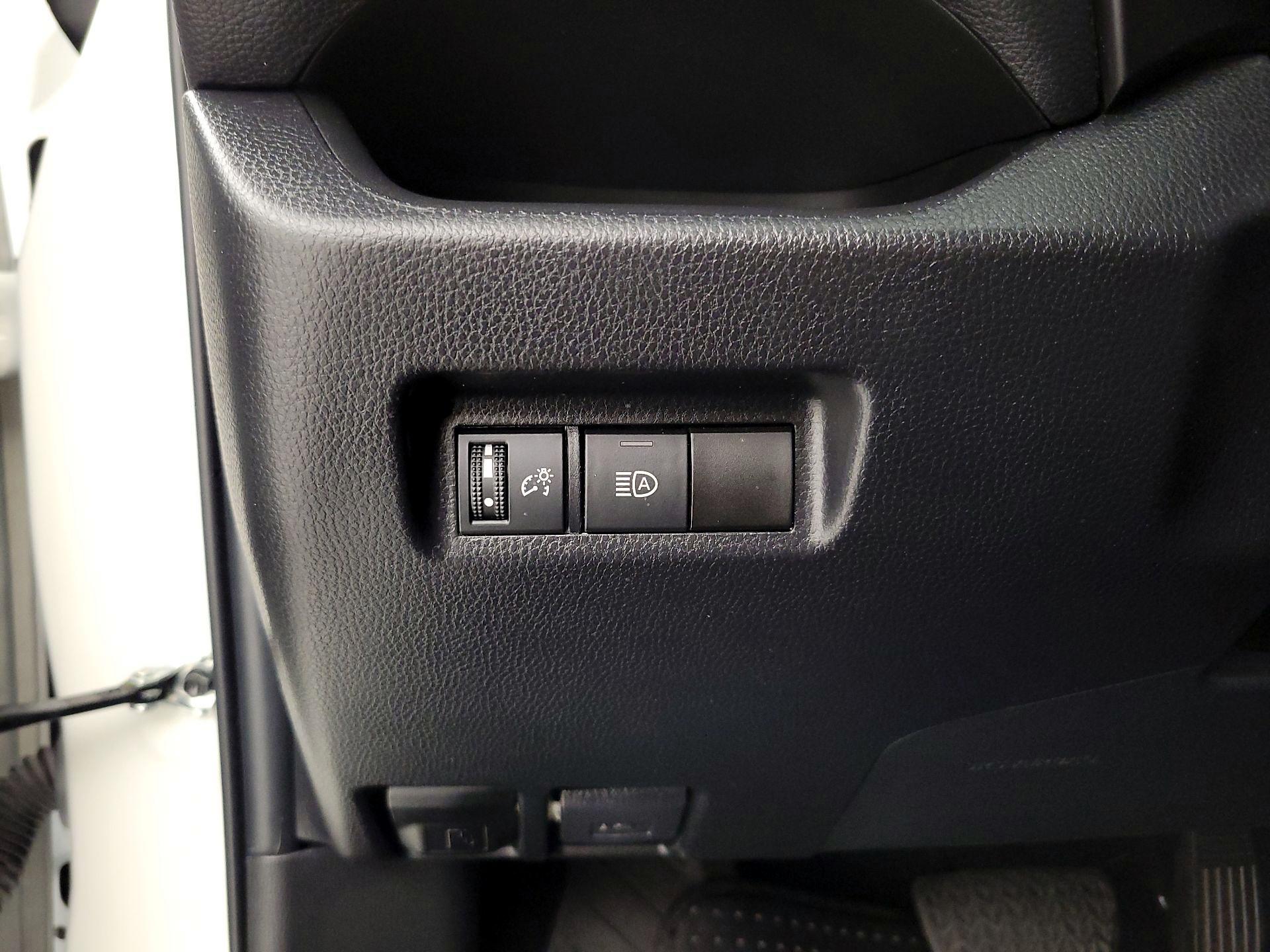 Thumbnail: 2022 Toyota RAV4 - 13