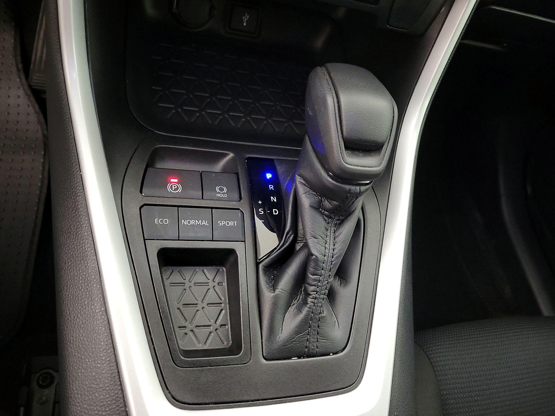 Thumbnail: 2022 Toyota RAV4 - 17