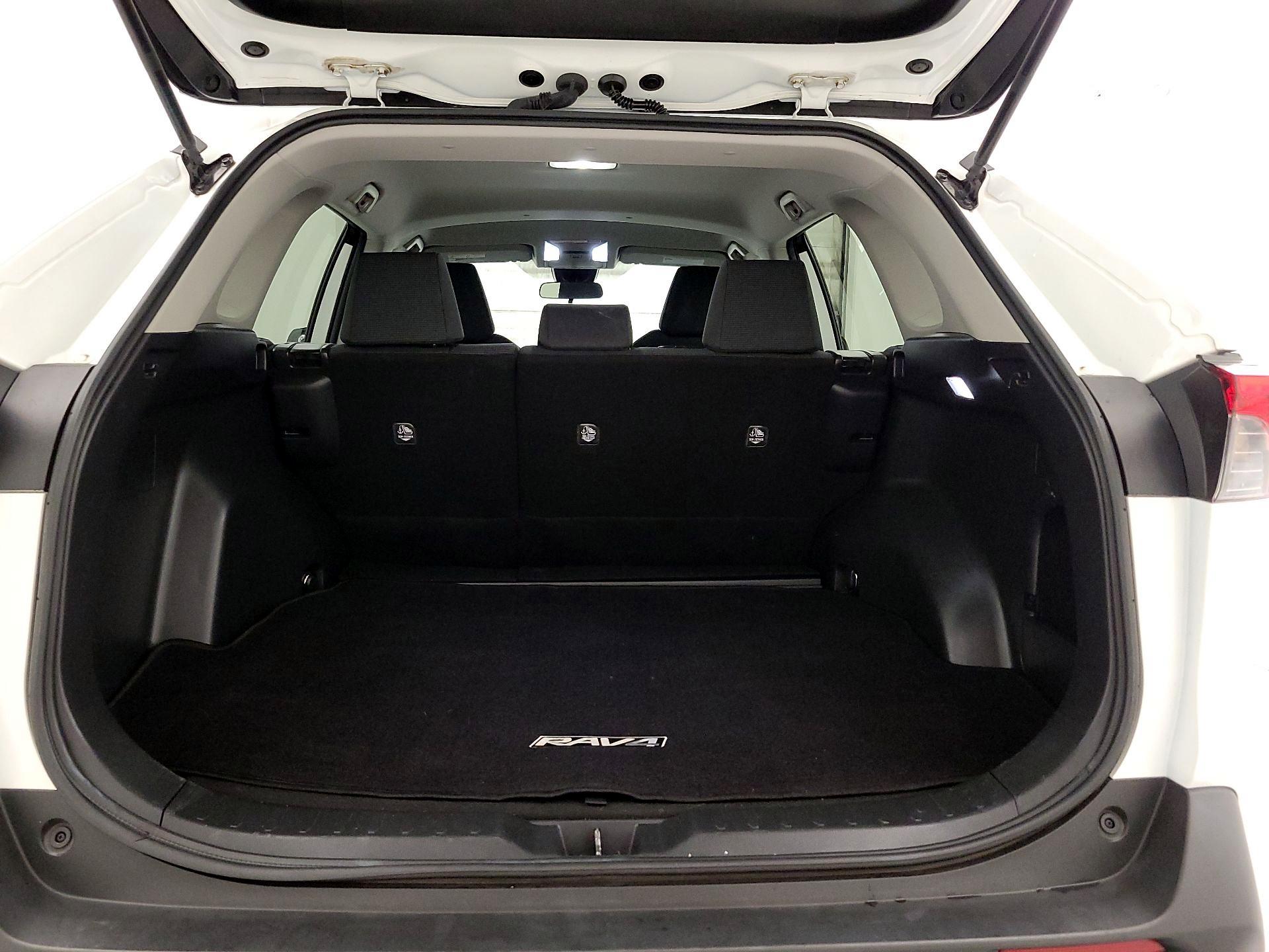 Thumbnail: 2022 Toyota RAV4 - 20