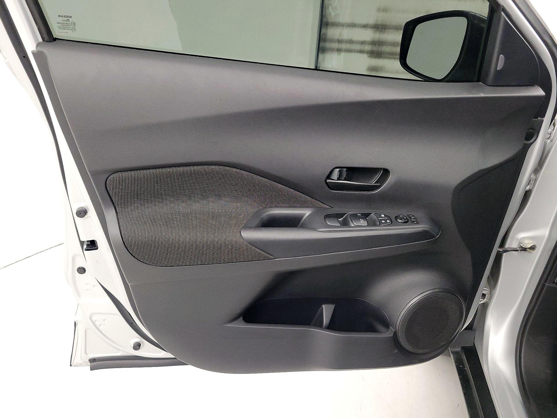 Thumbnail: 2020 Nissan Kicks - 12