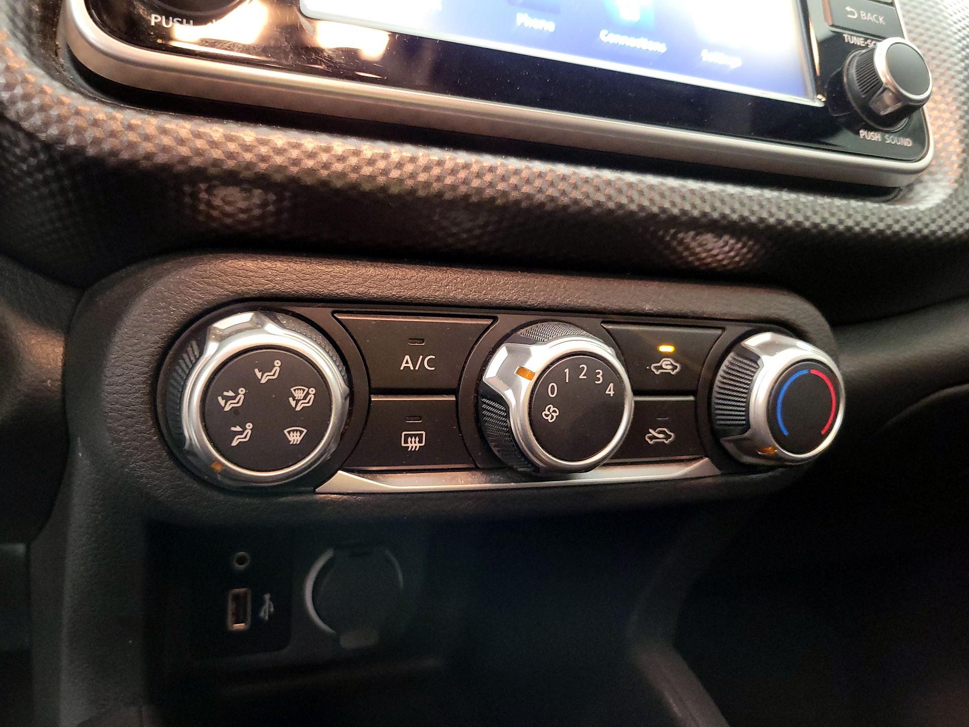 Thumbnail: 2020 Nissan Kicks - 16