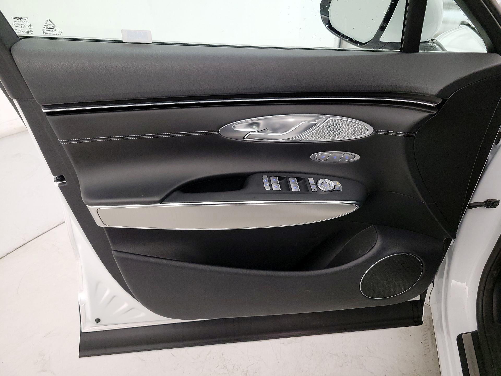 Thumbnail: 2023 Genesis GV70 - 12