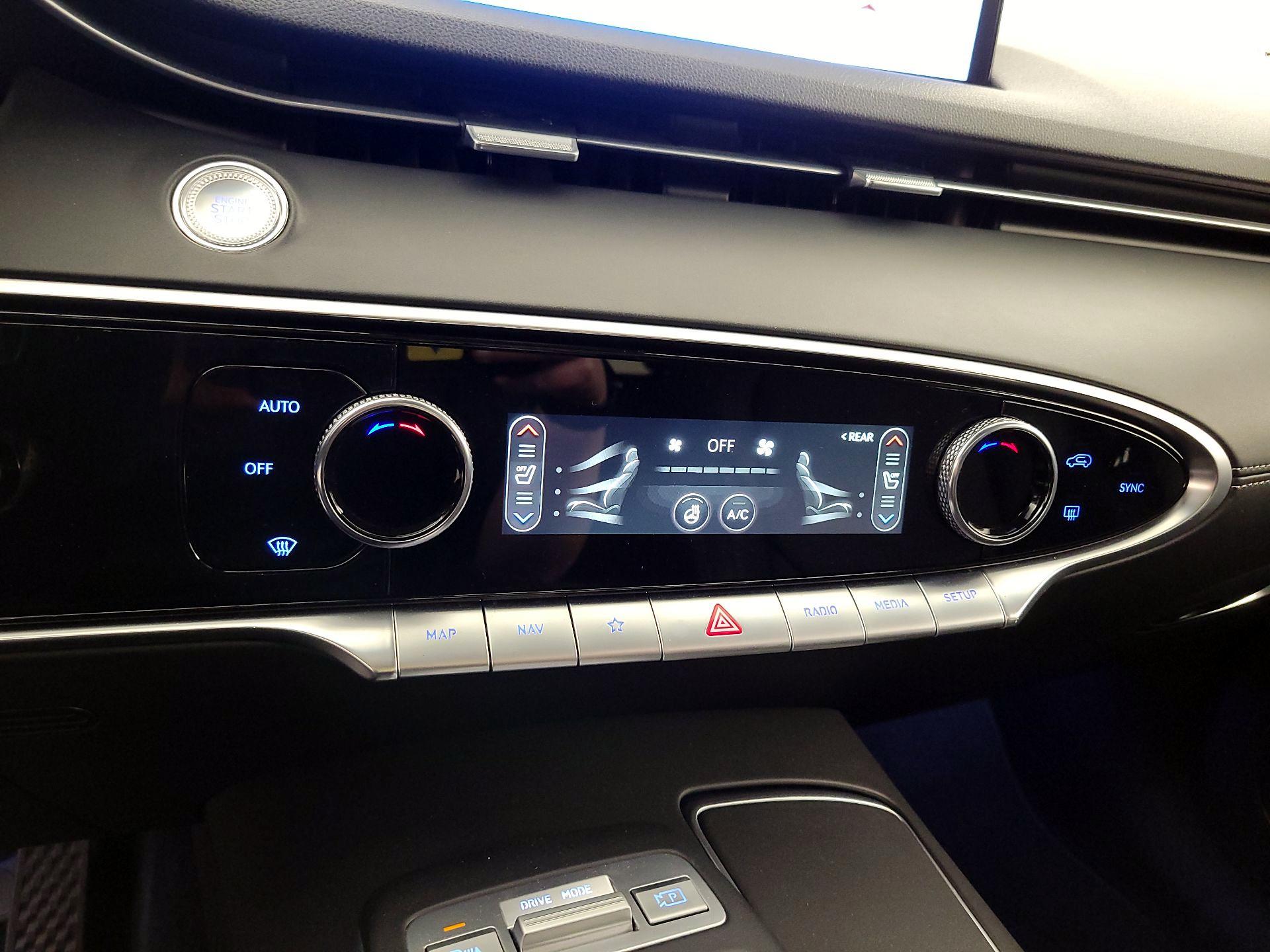 Thumbnail: 2023 Genesis GV70 - 17