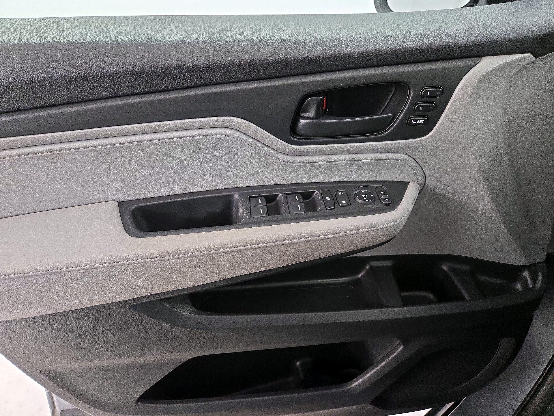 Thumbnail: 2018 Honda Odyssey - 12